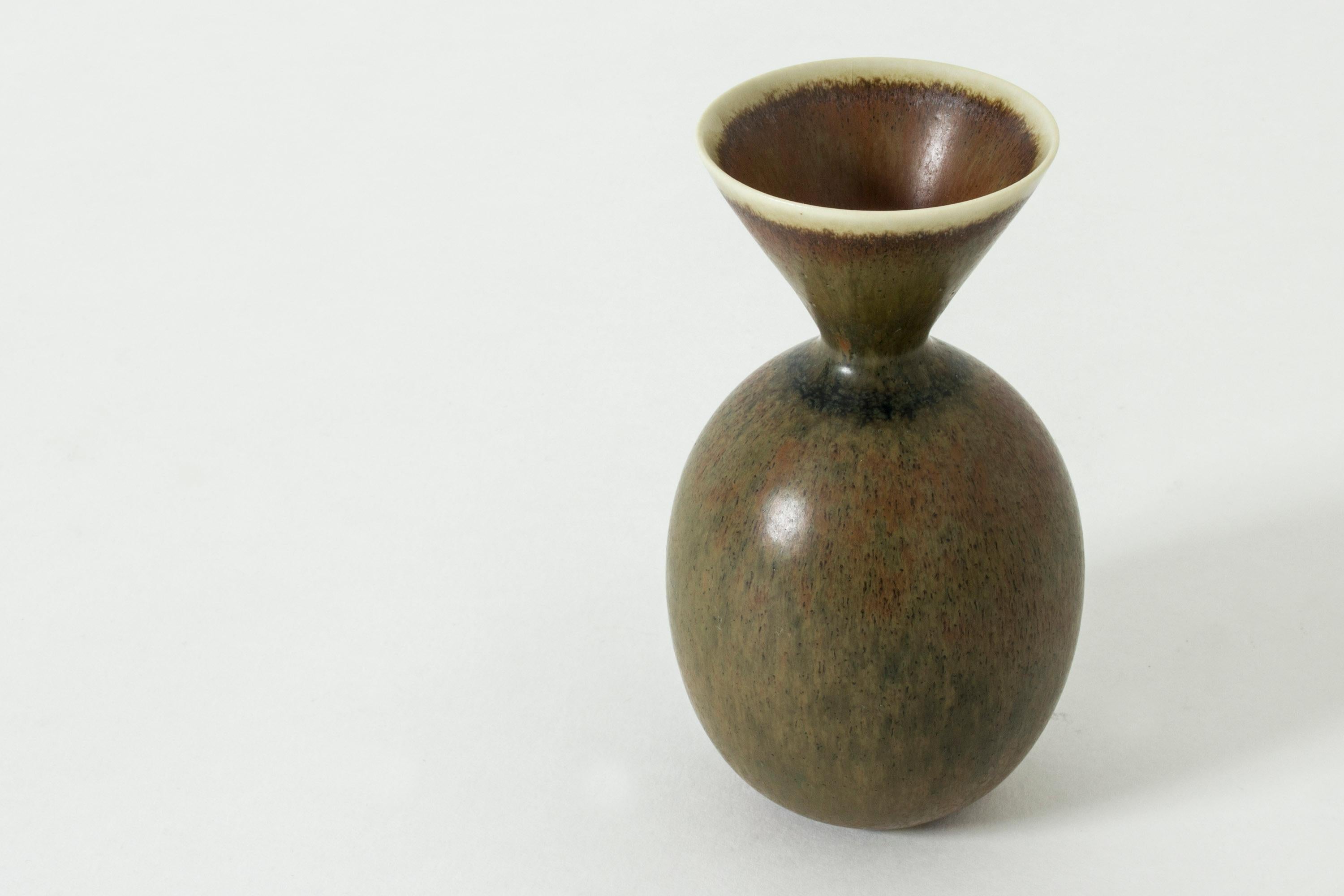 Suédois Vase unique en grès de Carl-Harry Stålhane pour Rörstrand:: Suède:: années 1950