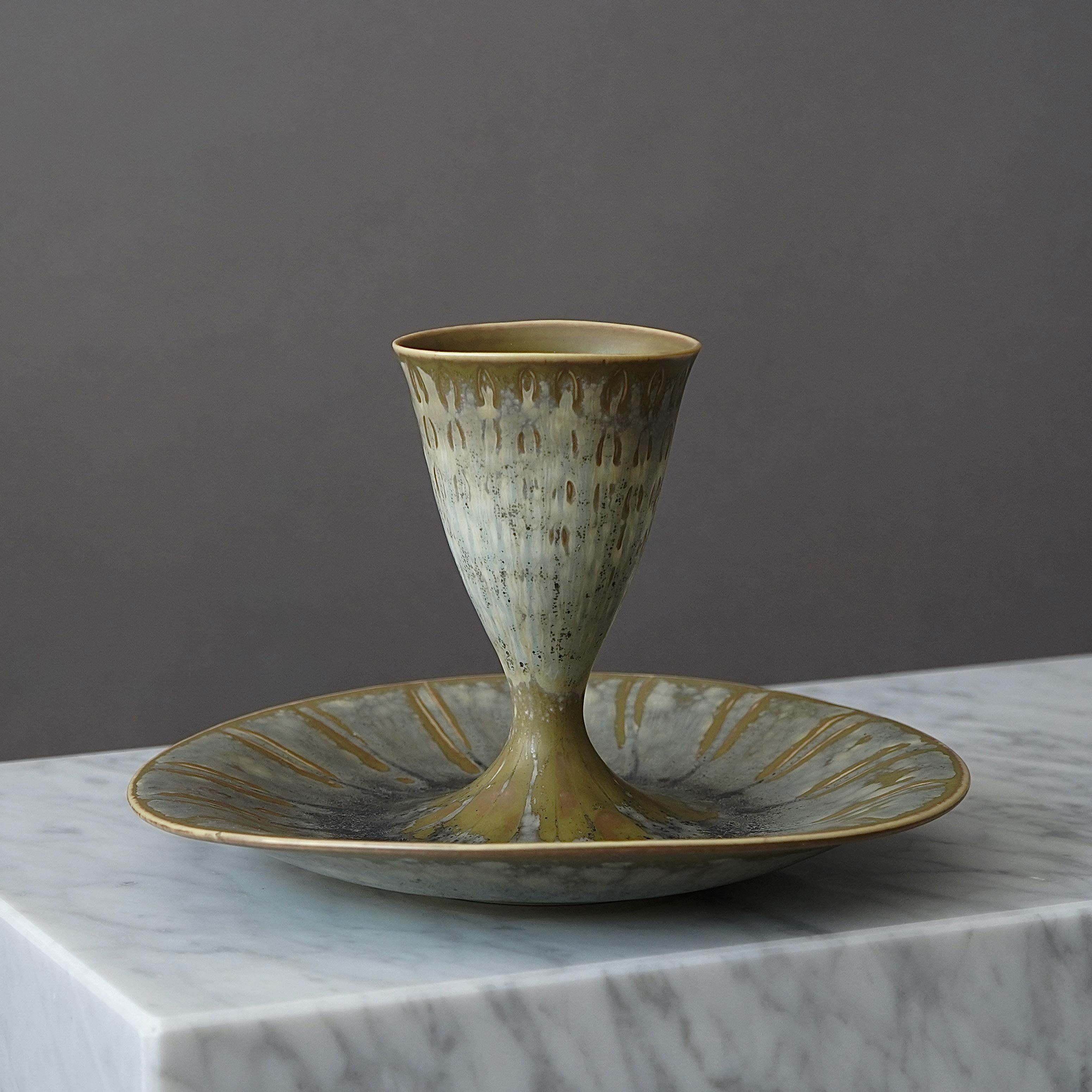 Mid-Century moderno Unico vaso in gres verde di Carl-Harry Stalhane, Rorstrand, Svezia, 1950. in vendita