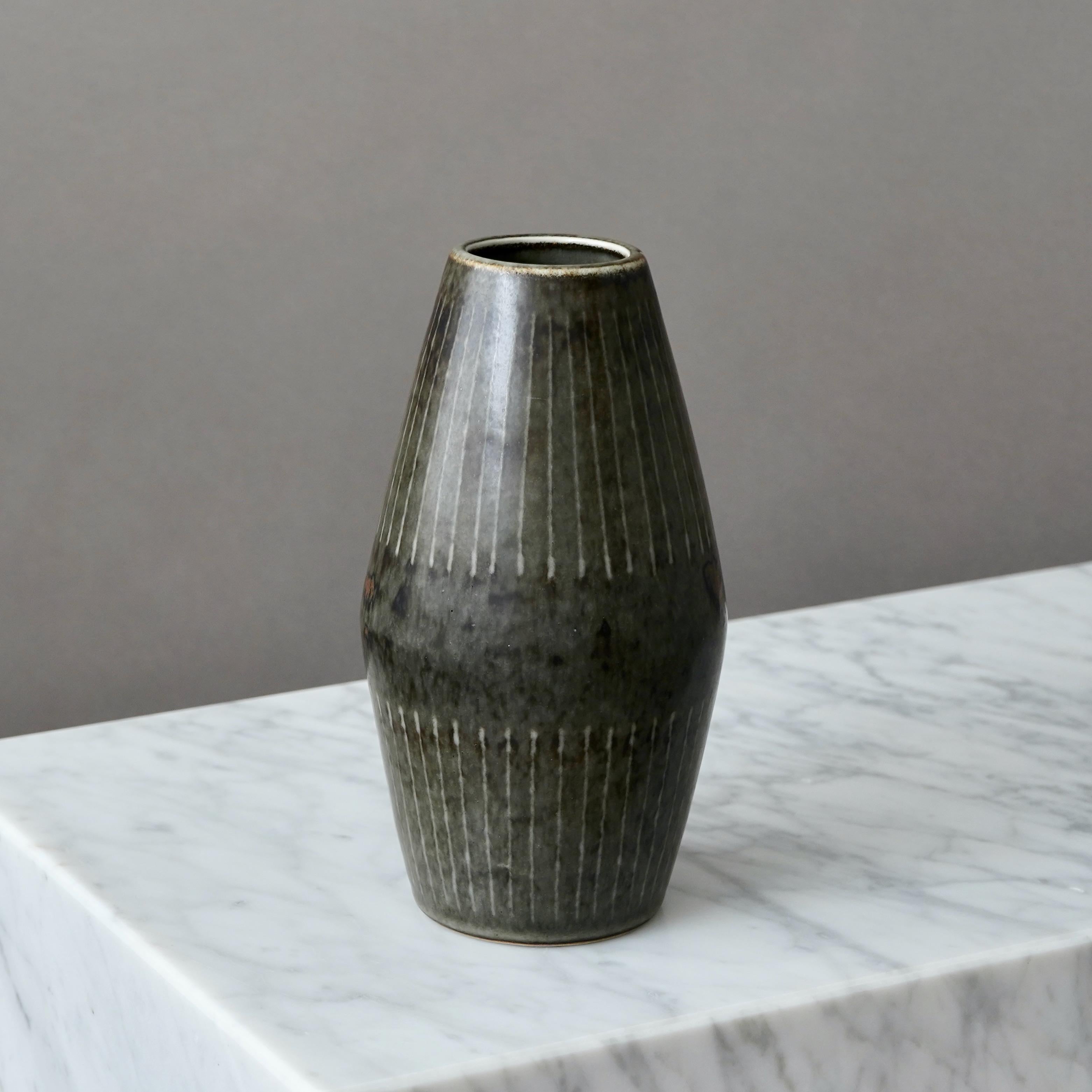 Mid-Century moderno Vaso unico in gres di Carl-Harry Stalhane, Rorstrand, Svezia, anni '60 in vendita