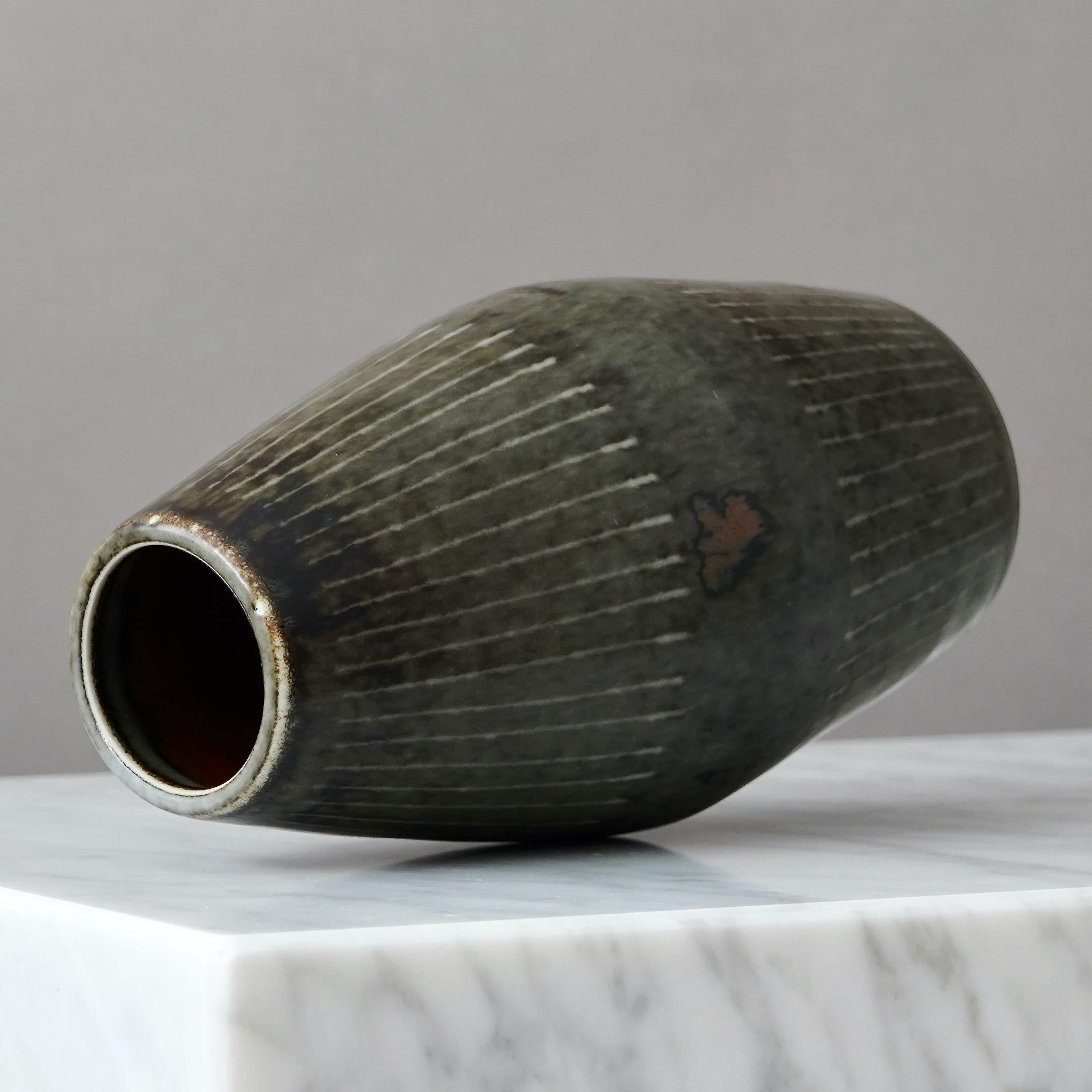 Svedese Vaso unico in gres di Carl-Harry Stalhane, Rorstrand, Svezia, anni '60 in vendita
