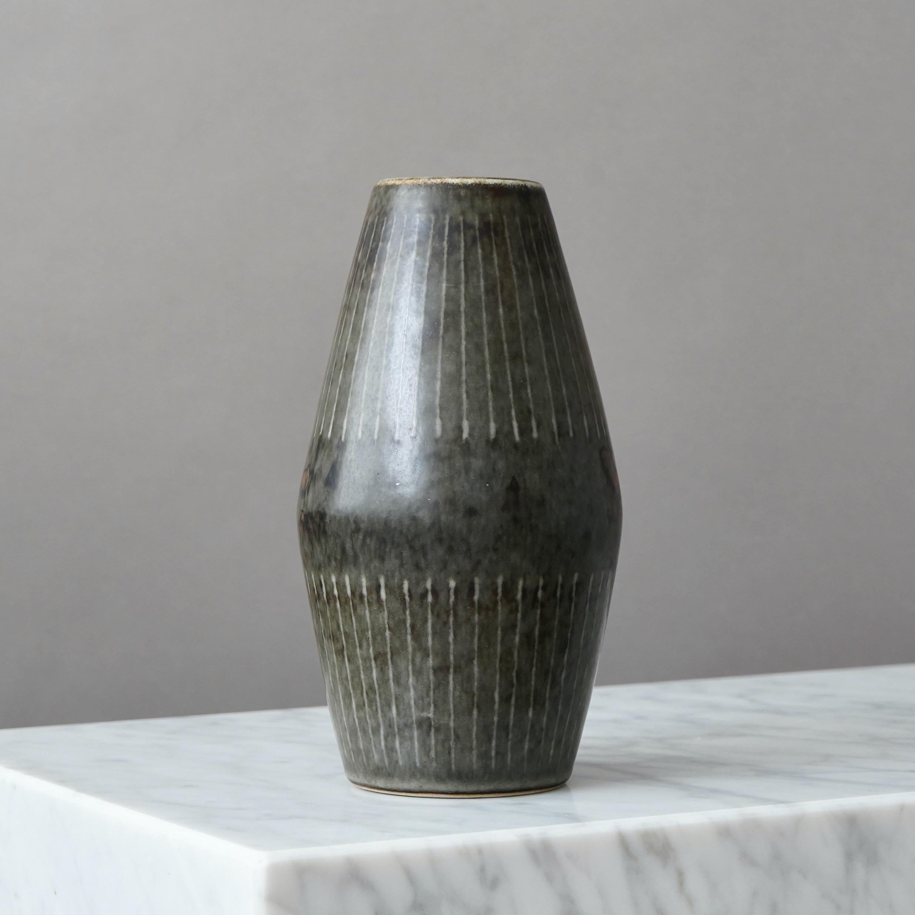 Vaso unico in gres di Carl-Harry Stalhane, Rorstrand, Svezia, anni '60 In condizioni buone in vendita a Malmö, SE