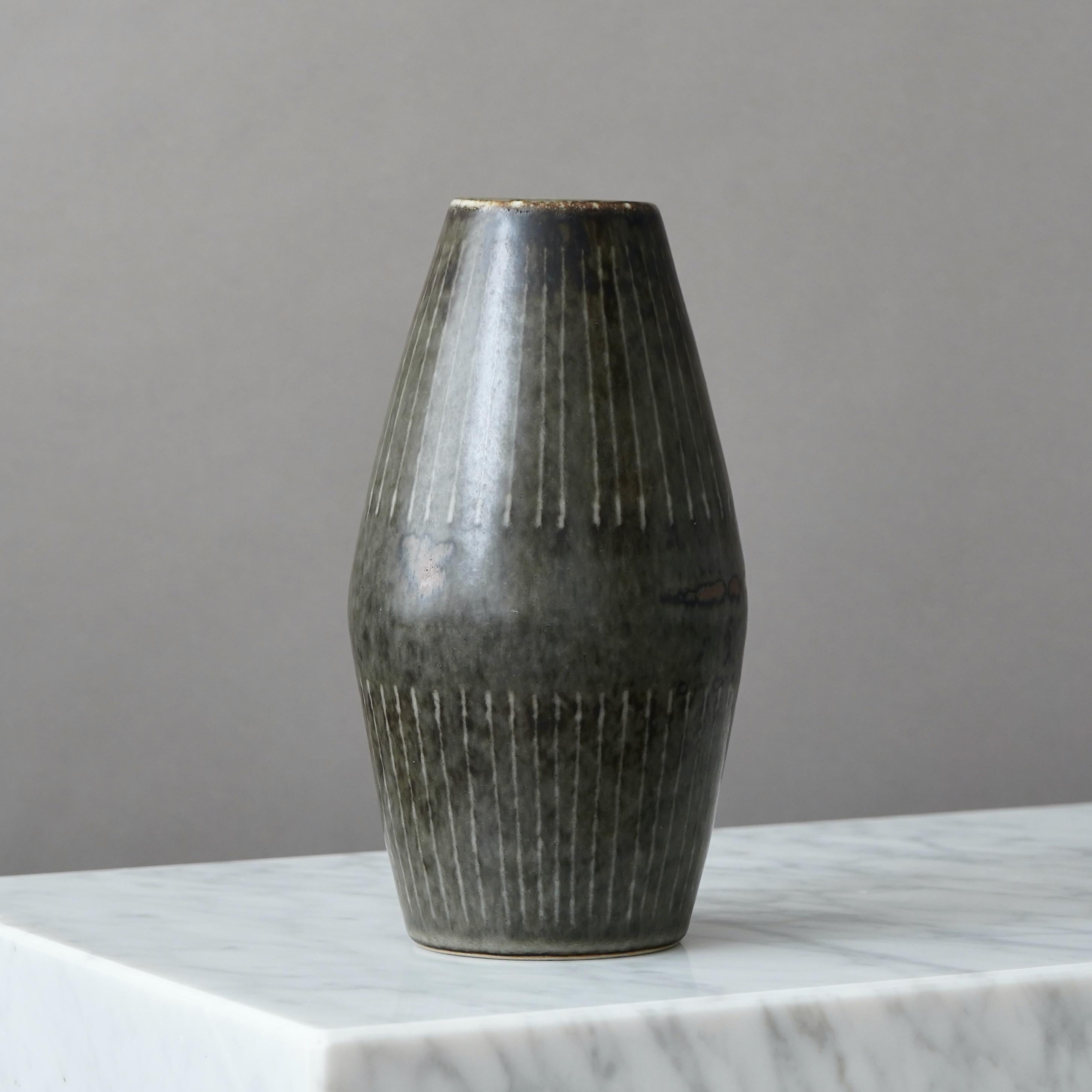 XX secolo Vaso unico in gres di Carl-Harry Stalhane, Rorstrand, Svezia, anni '60 in vendita