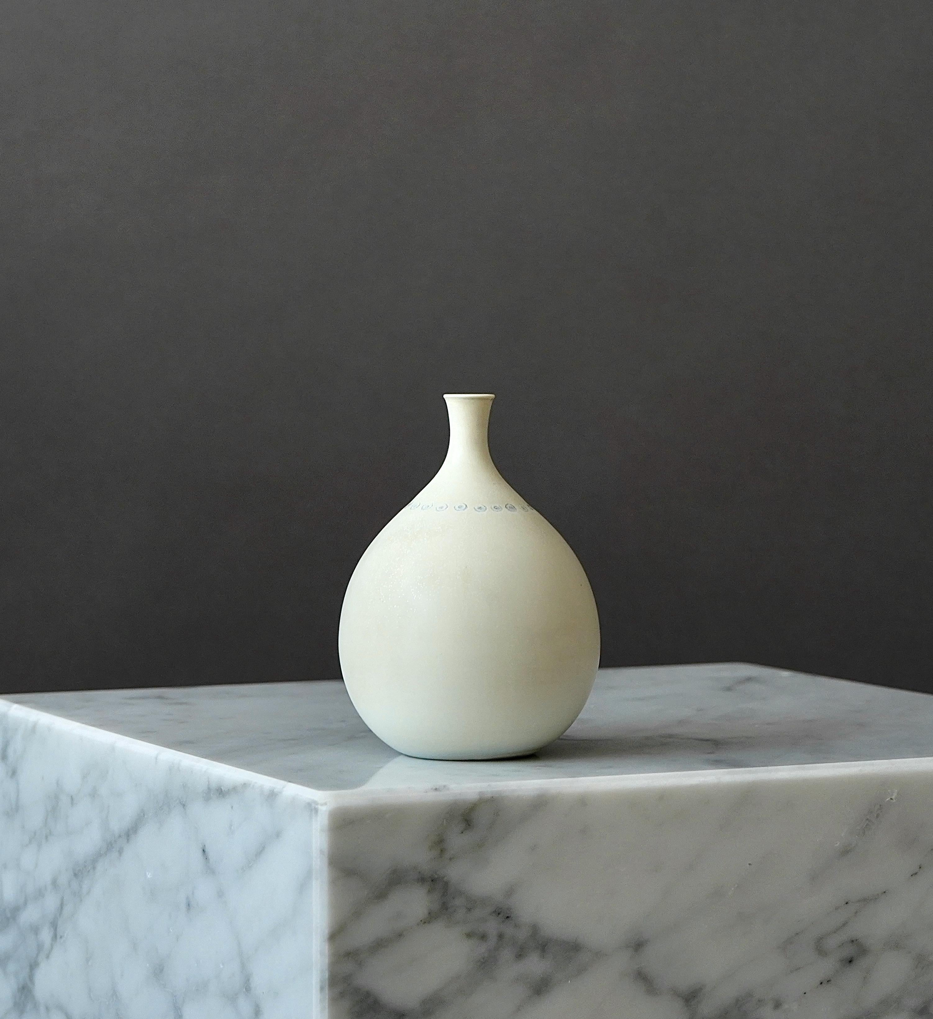 A beautiful and unique stoneware vase with amazing glaze.
Made by Stig Lindberg in Gustavsberg Studio, Sweden. 1960.

Excellent condition.
Incised 