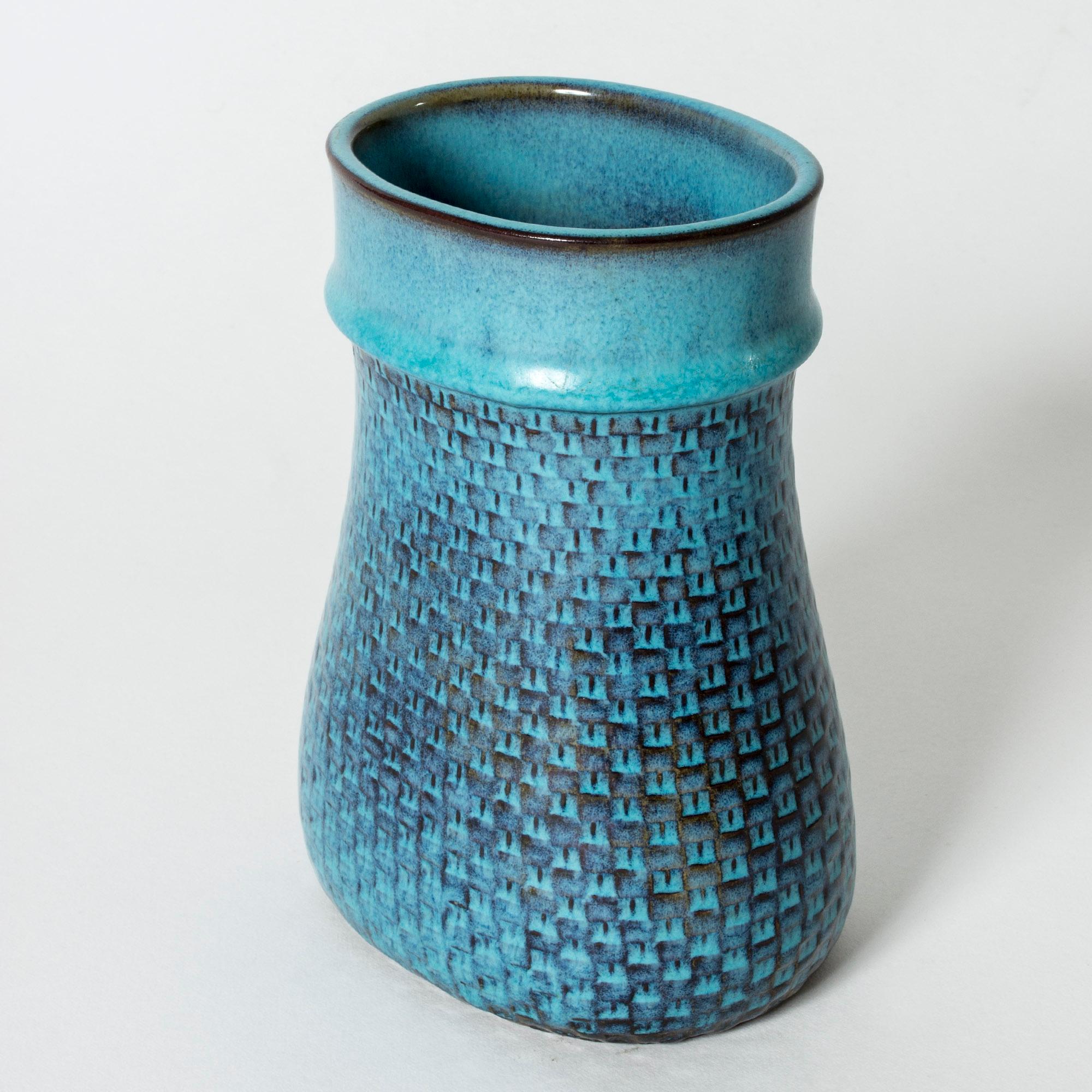 Beautiful, unique stoneware vase by Stig Lindberg in a whimsical pouchy form and with a striking graphic pattern. Beautiful blue and rich brown glaze shifting over the body.