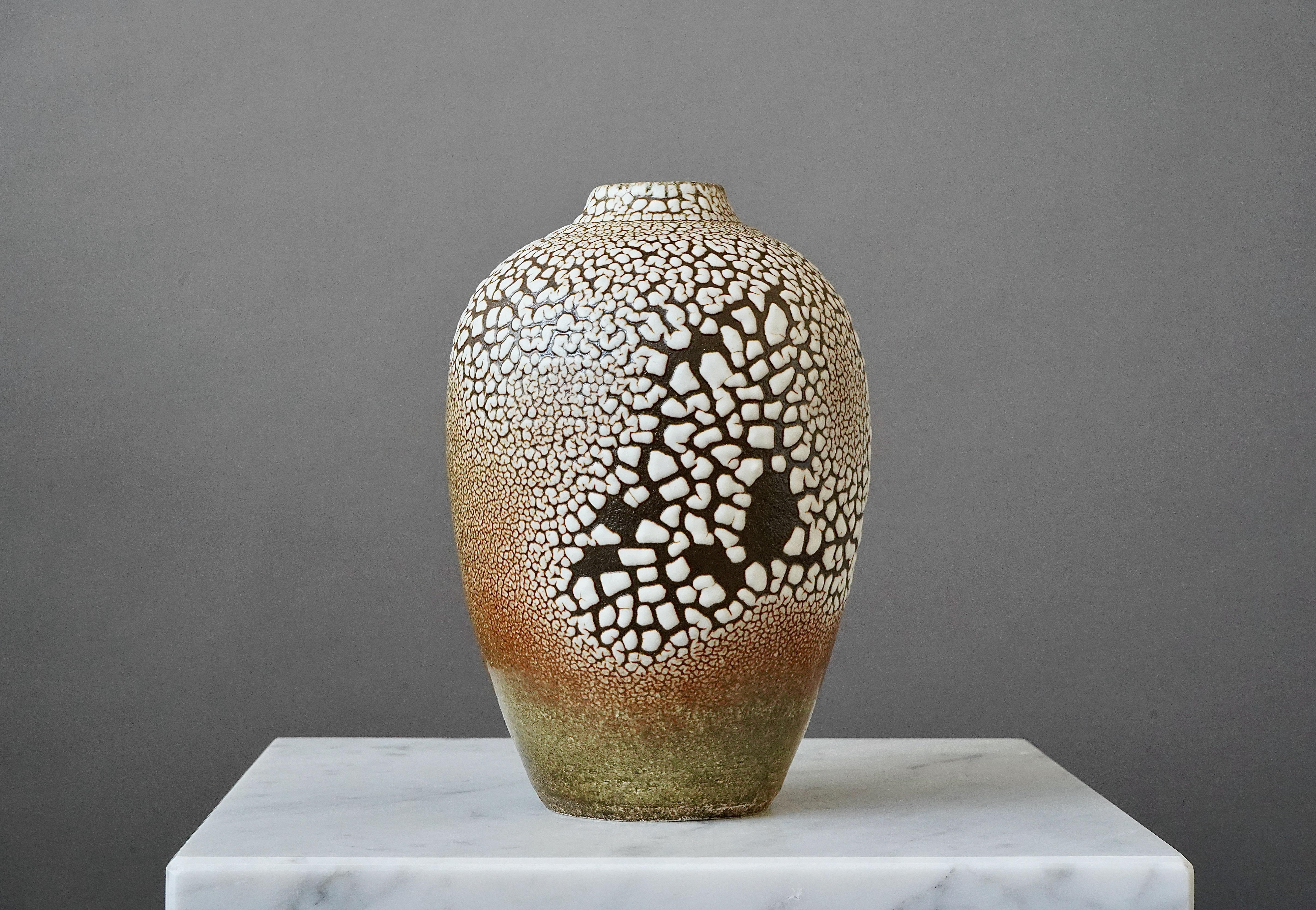 Unique Stoneware Vase by Swedish Ceramist Rune Bergman For Sale 1