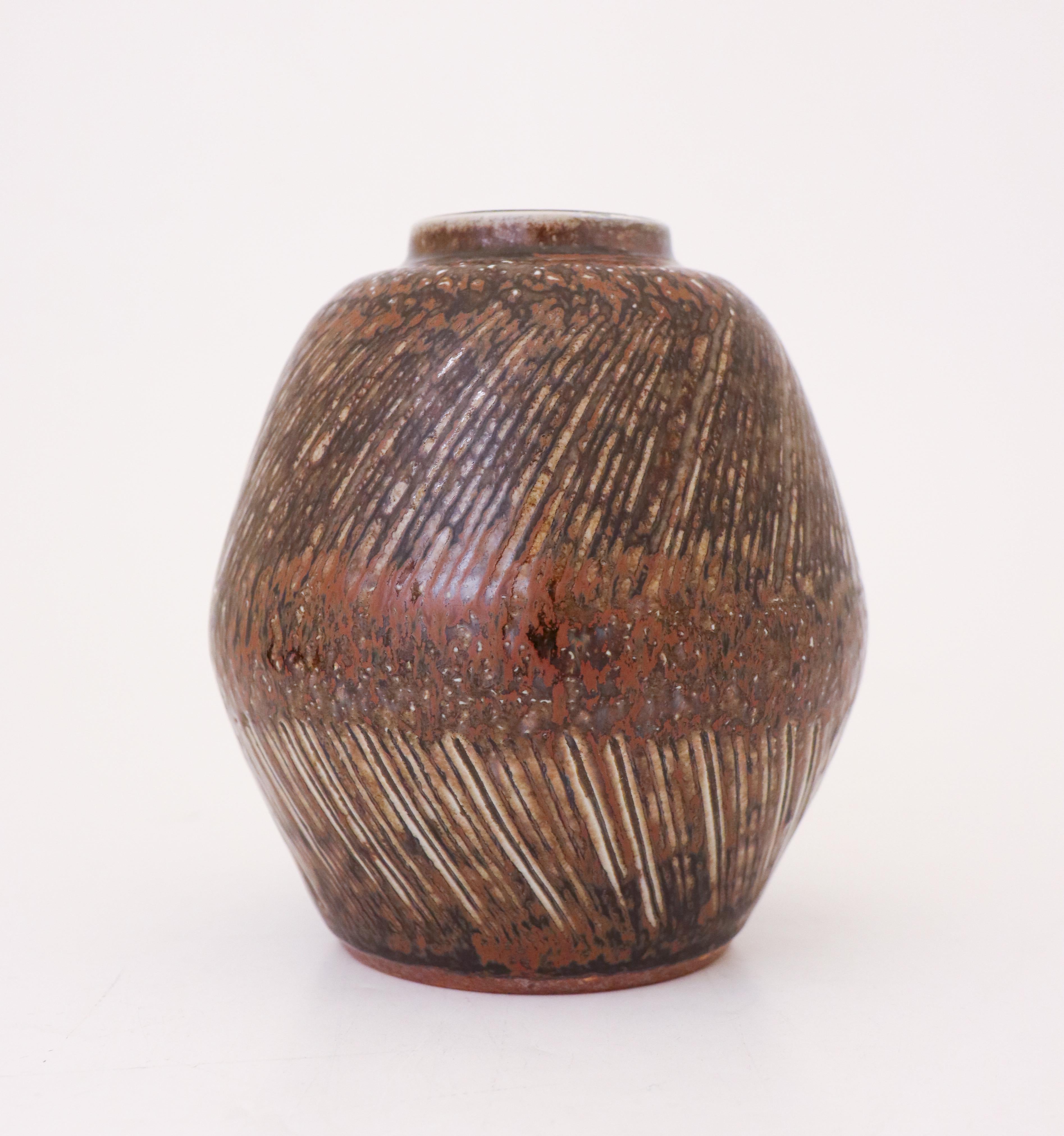 Scandinavo moderno Vaso unico in gres, Carl-Harry Stålhane, Rörstrand, metà del secolo scorso, 1963 in vendita