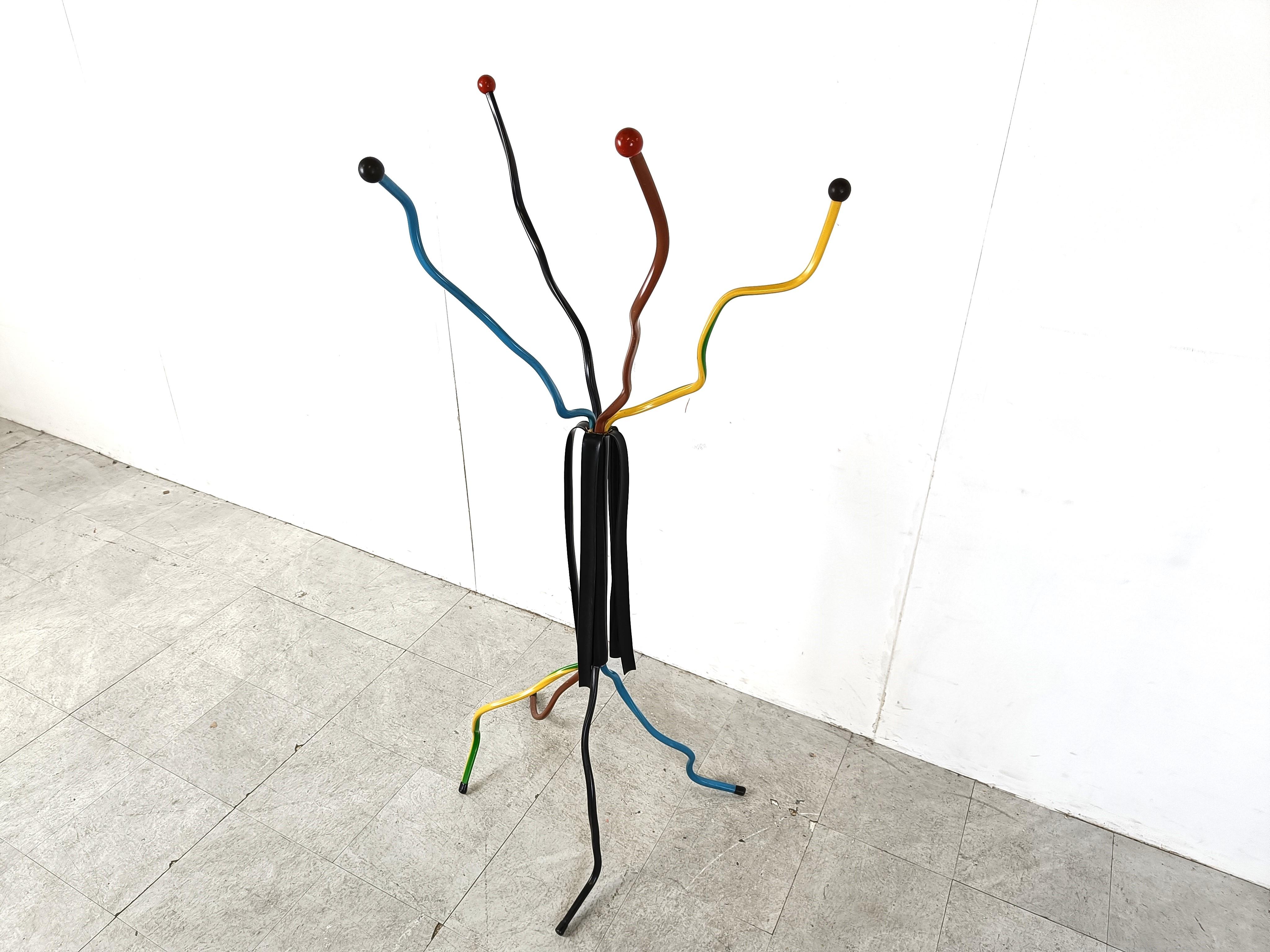 Very unique coat stand designed after a stripped wire.

Very well made and very well thought out.

The arms are adjustable

A unique gift idea for an electrician or someone that loves design

1990s - Belgium

Dimensions:
Height: