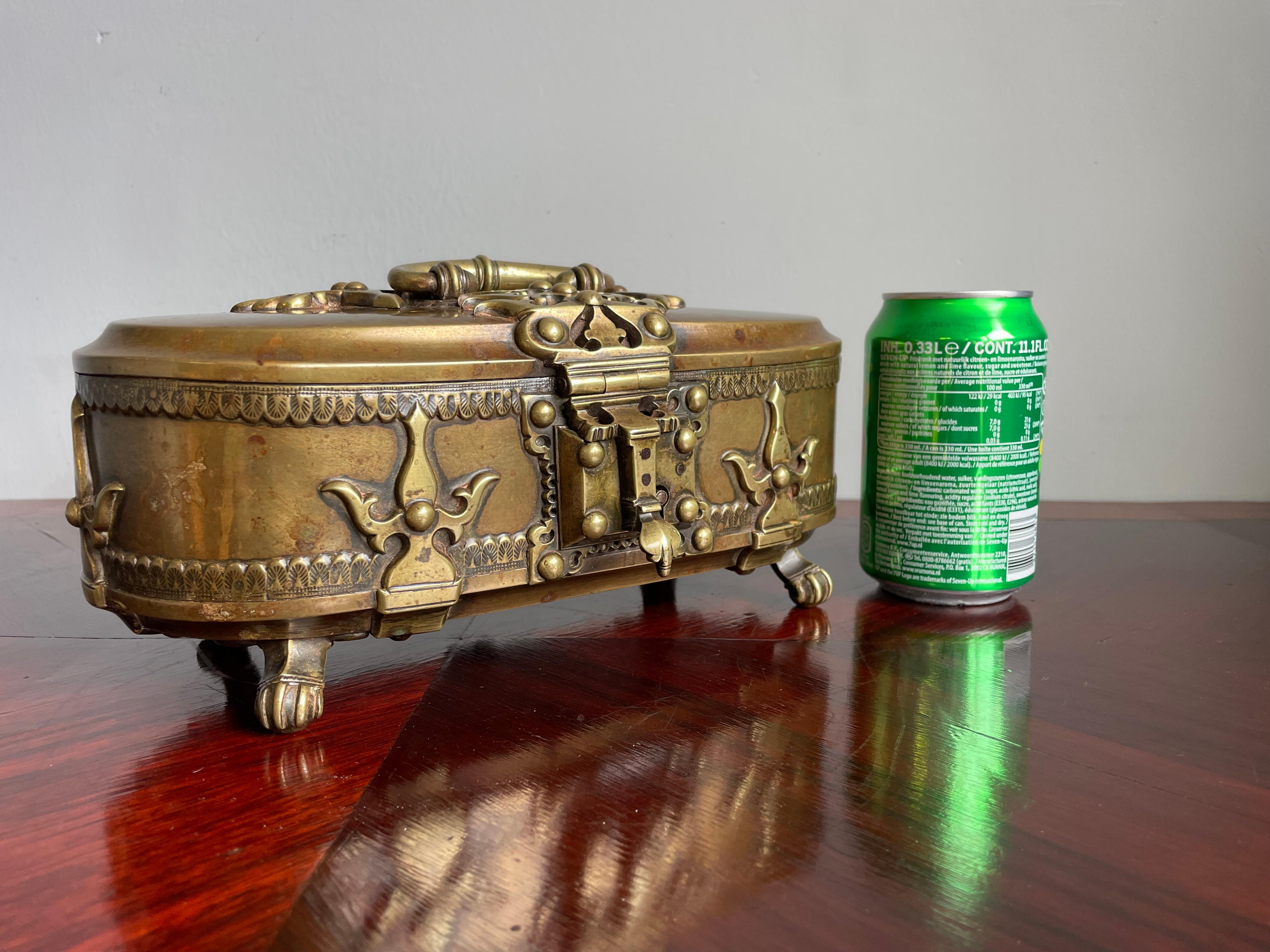 Unique & Stunning 1800s Bronze & Brass Betel Nut Box Museum Quality & Condition For Sale 5