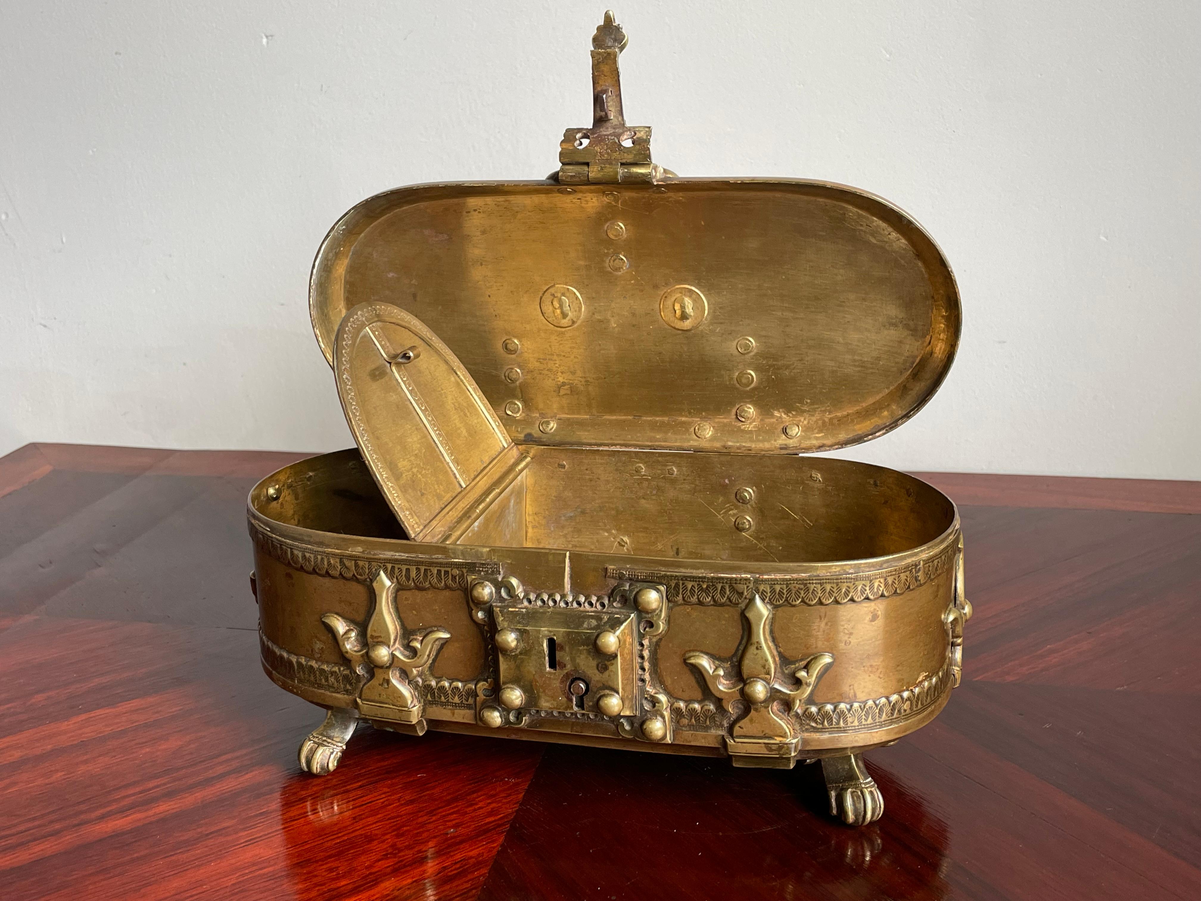 Unique & Stunning 1800s Bronze & Brass Betel Nut Box Museum Quality & Condition For Sale 10