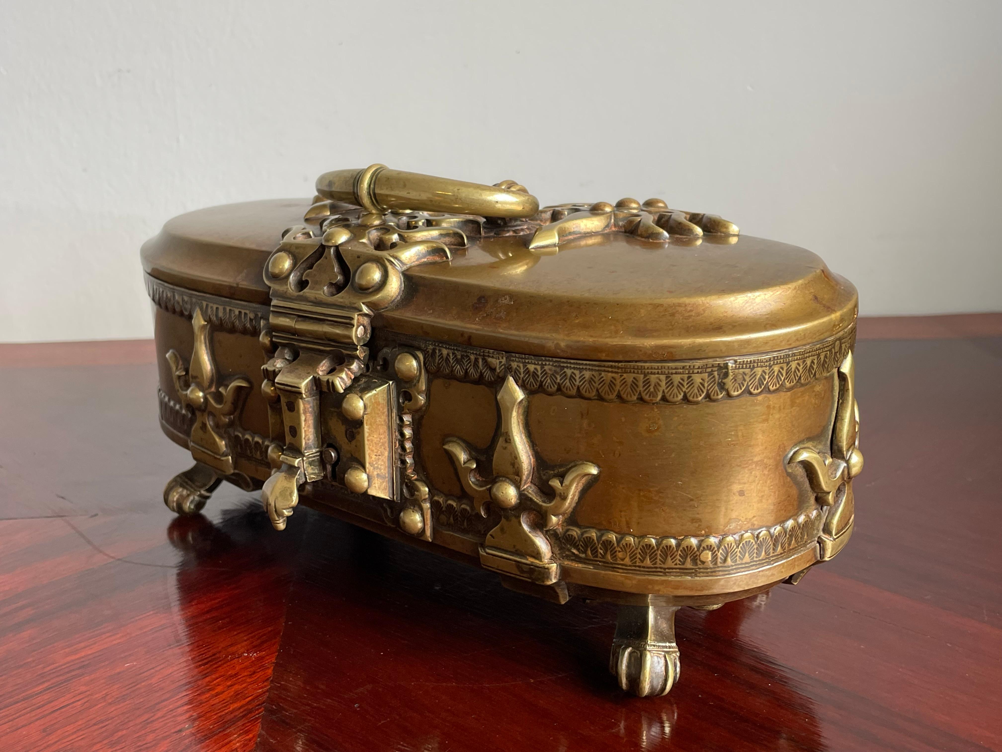 Unique & Stunning 1800s Bronze & Brass Betel Nut Box Museum Quality & Condition For Sale 13