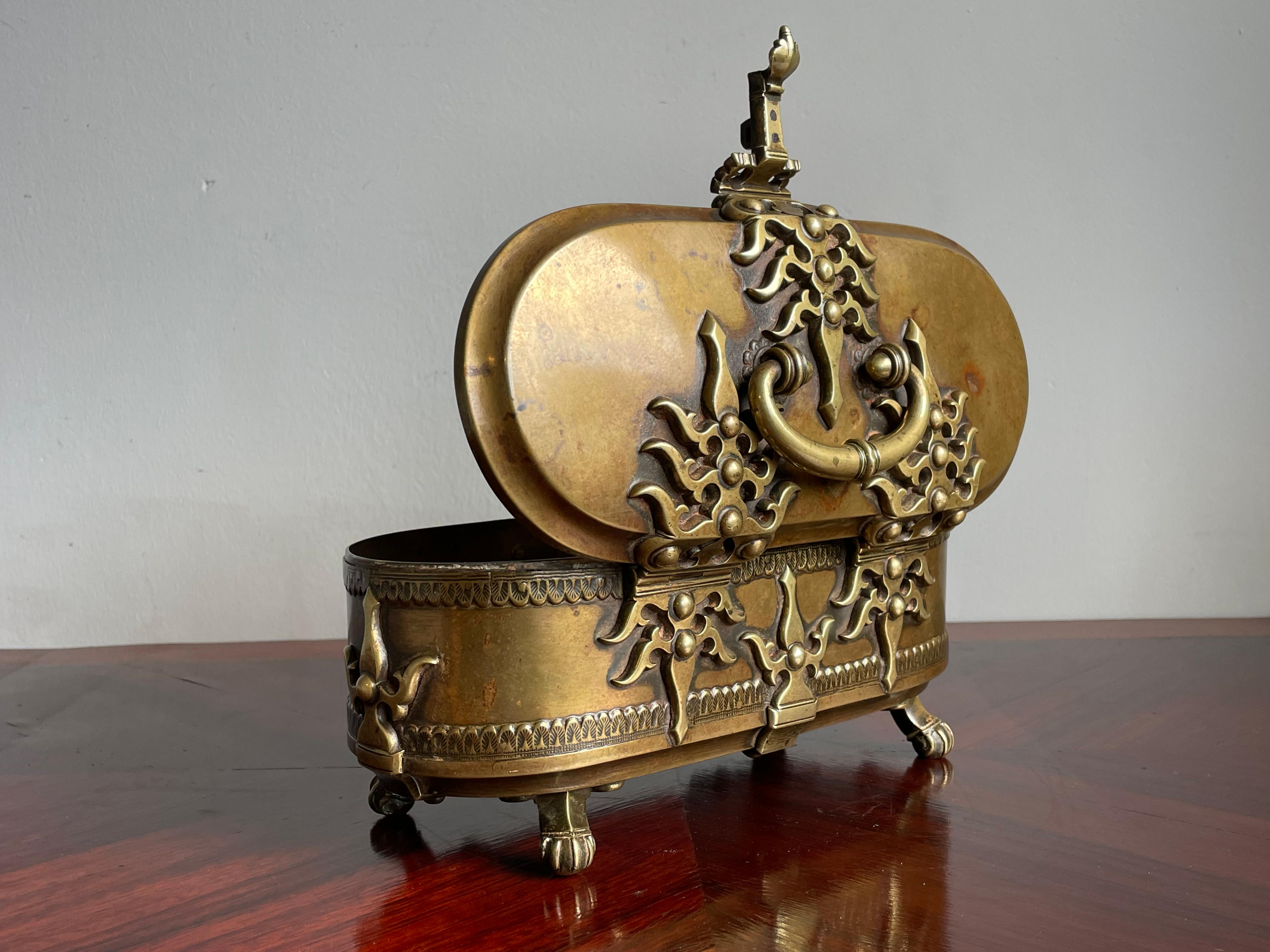 Unique & Stunning 1800s Bronze & Brass Betel Nut Box Museum Quality & Condition In Excellent Condition For Sale In Lisse, NL