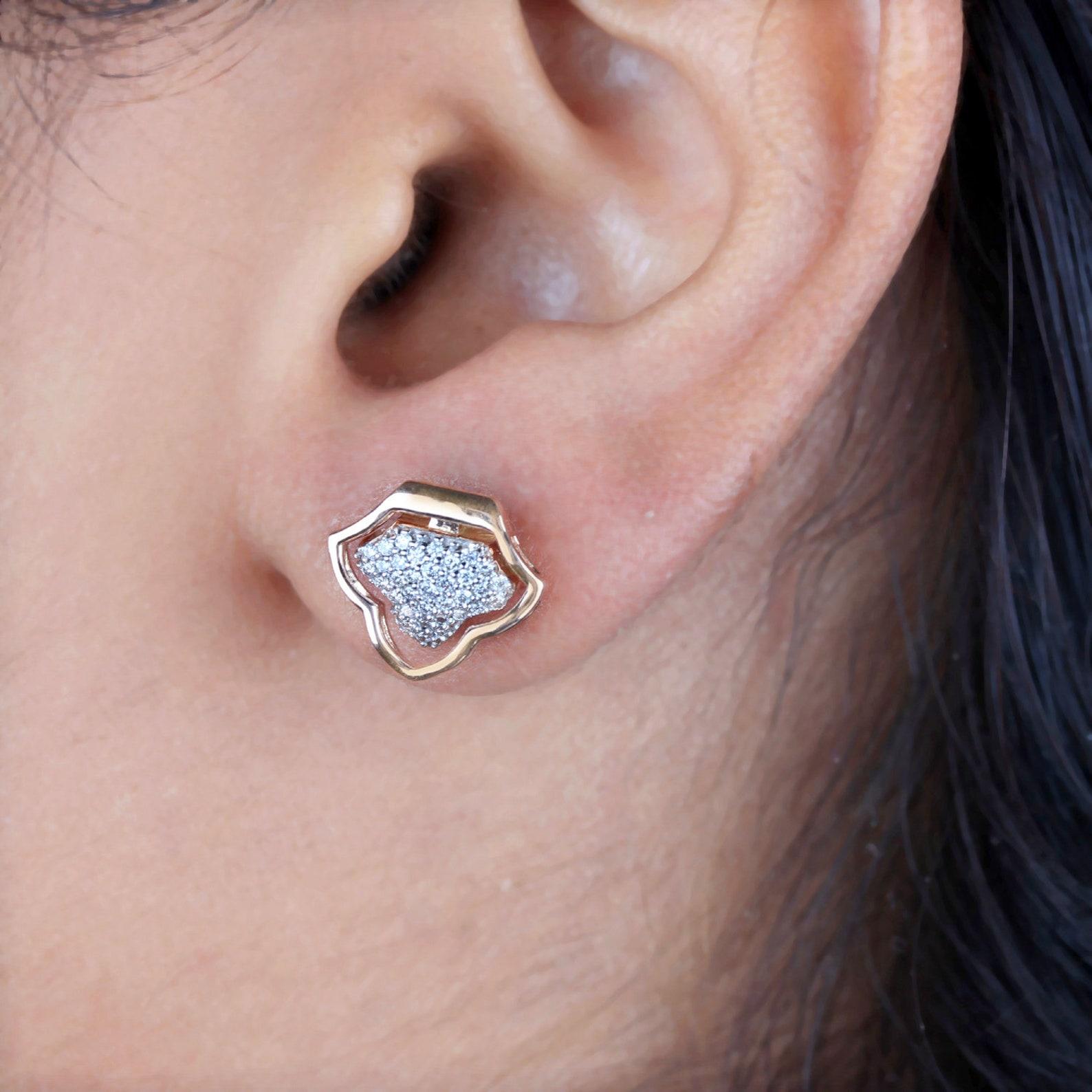 Einzigartige 14k Gelbgold Ohrstecker Natürlicher Pave Diamant Ohrring Zartes Geschenk. im Angebot 1