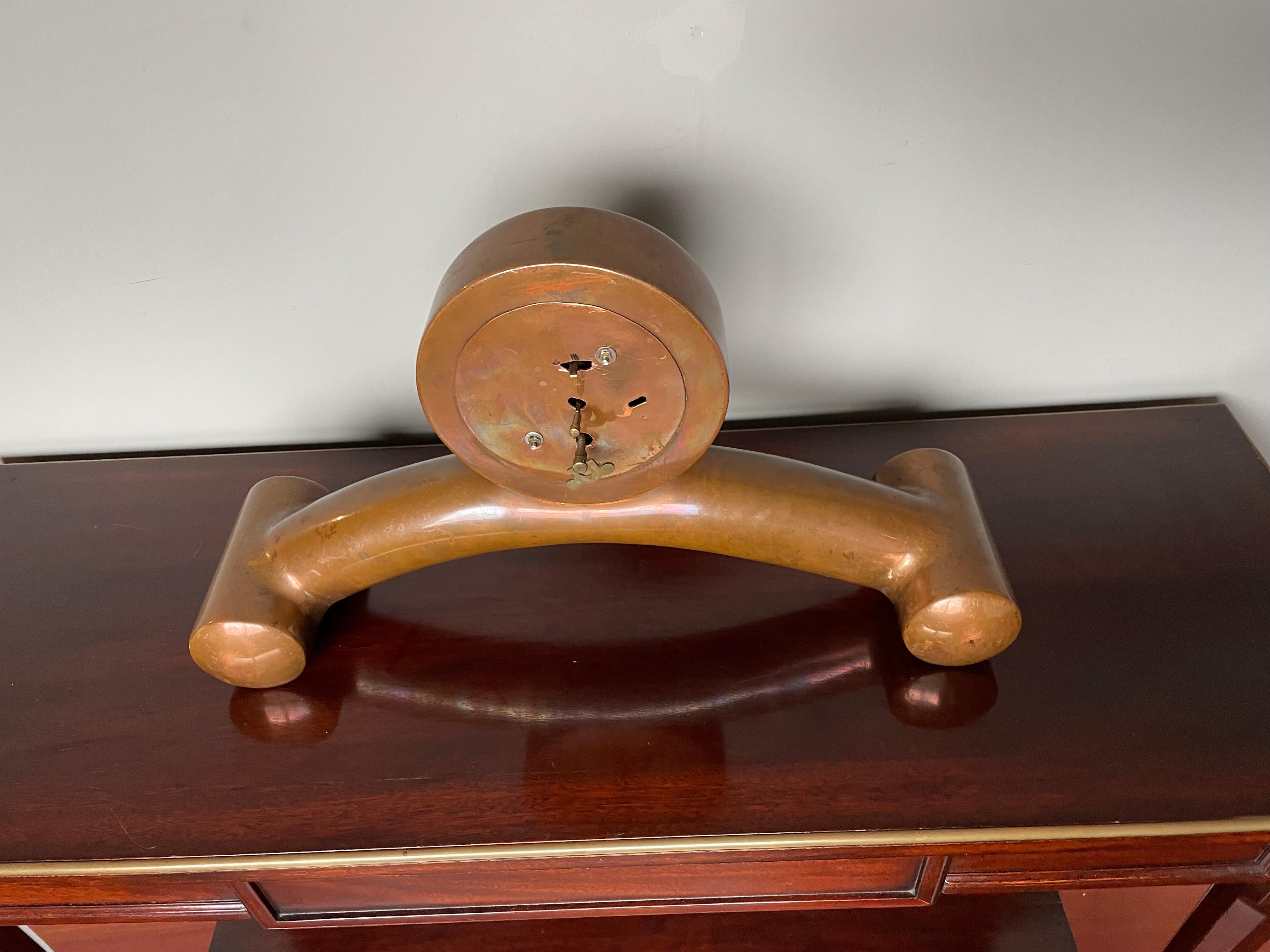 Horloge de cheminée ou de table unique, élégante et entièrement fabriquée à la main en cuivre de style Art déco en vente 6