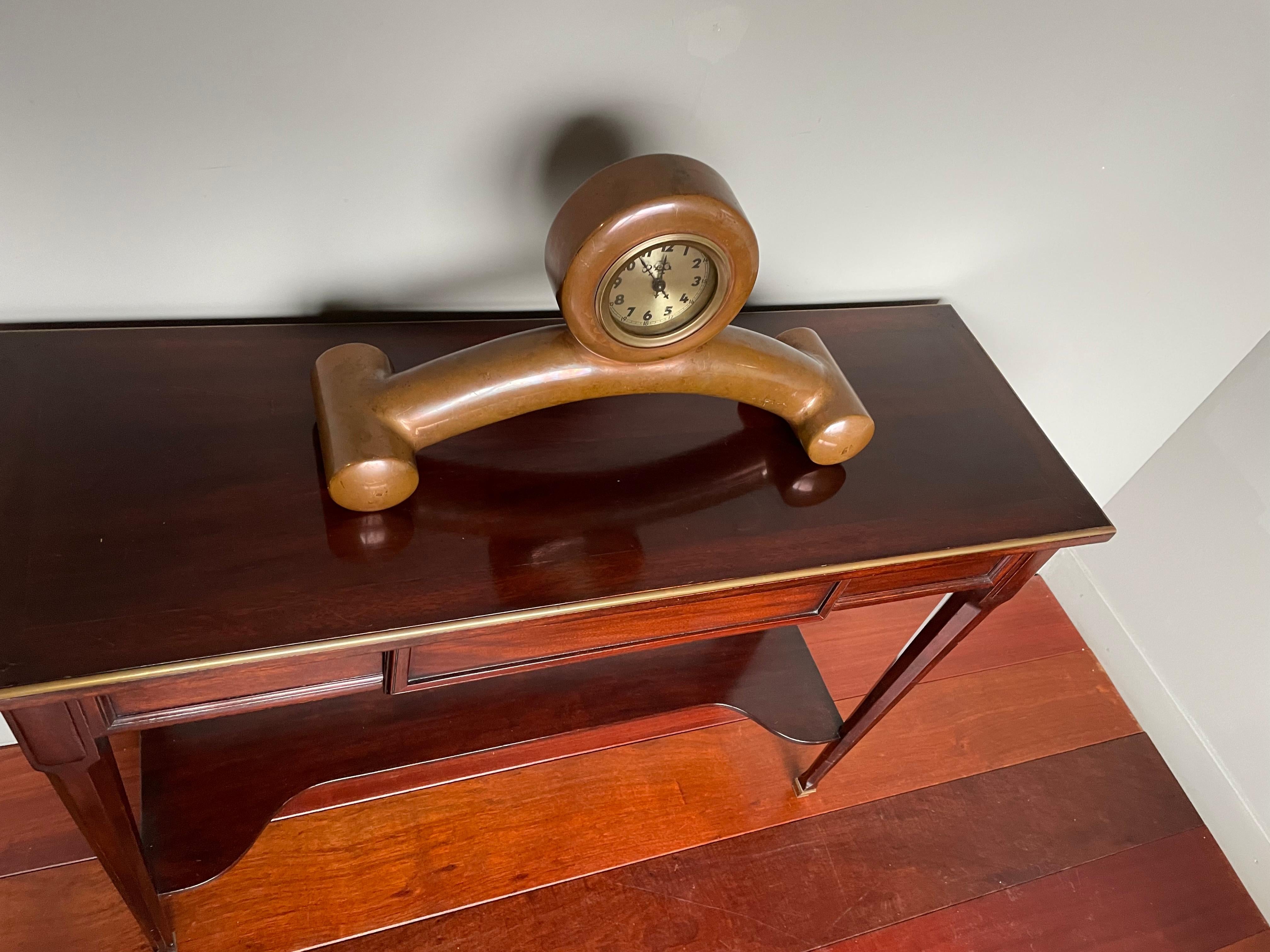 Horloge de cheminée ou de table unique, élégante et entièrement fabriquée à la main en cuivre de style Art déco en vente 8