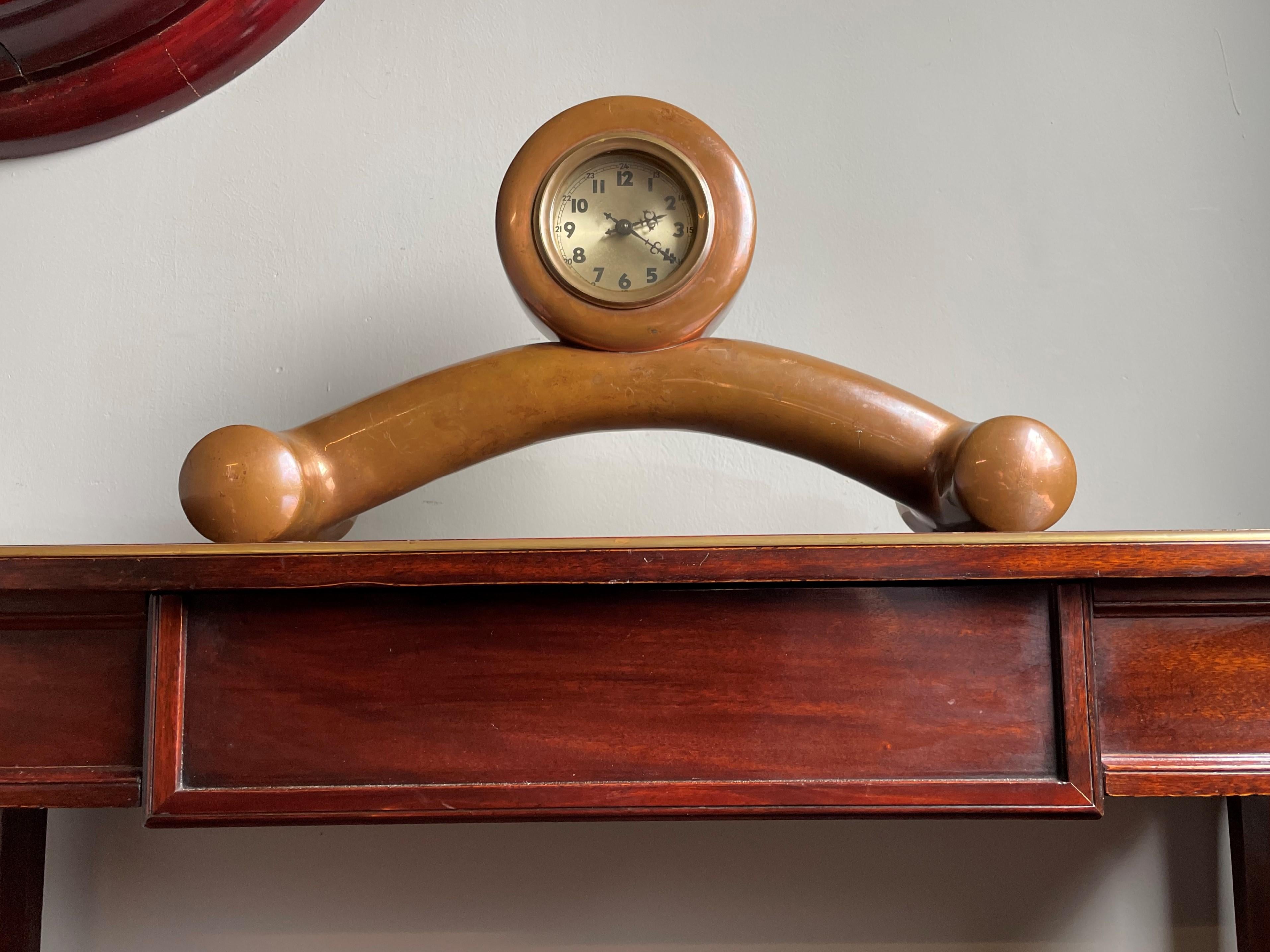 Horloge de cheminée ou de table unique, élégante et entièrement fabriquée à la main en cuivre de style Art déco en vente 9