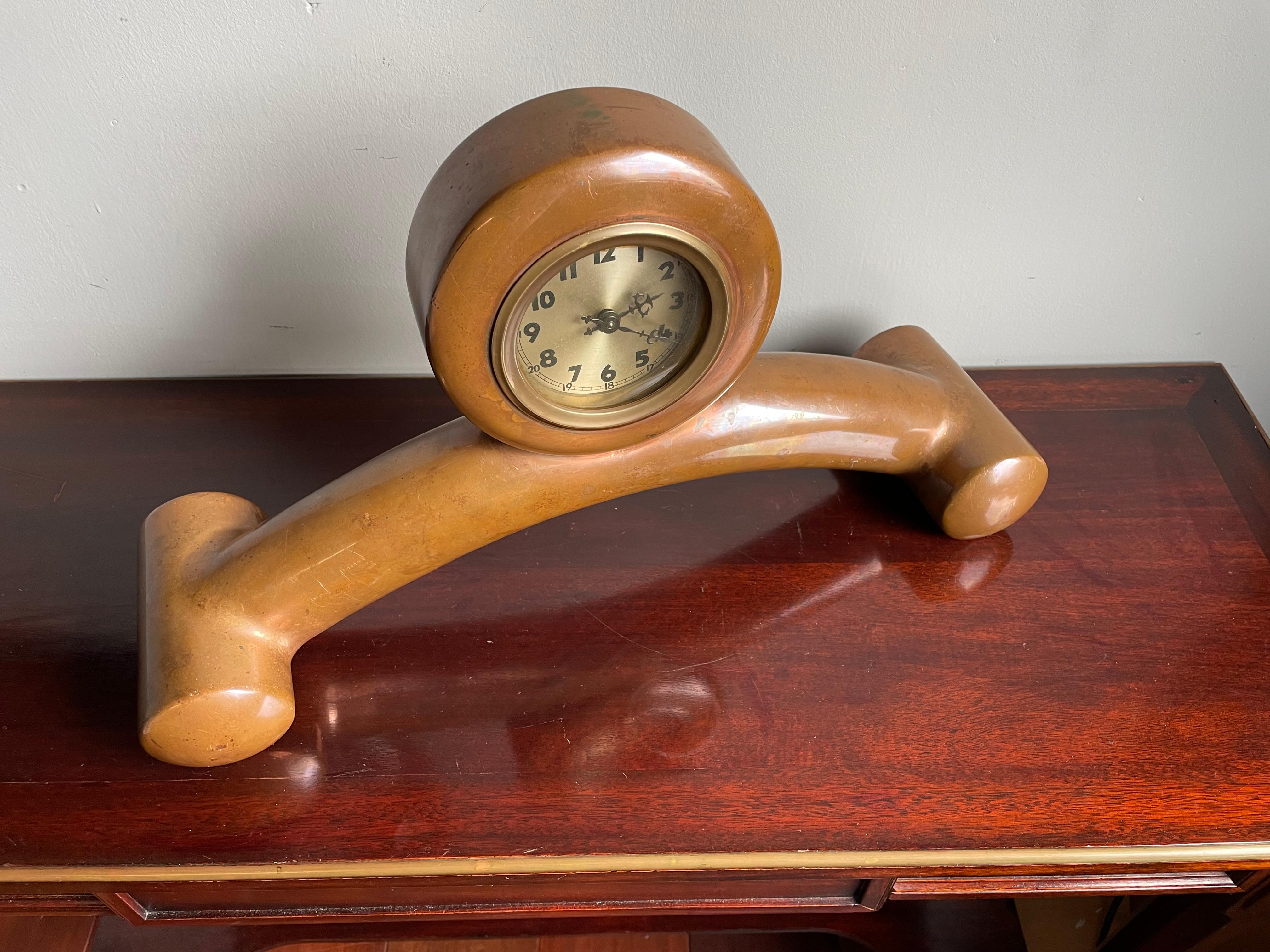 Horloge de cheminée ou de table unique, élégante et entièrement fabriquée à la main en cuivre de style Art déco en vente 10