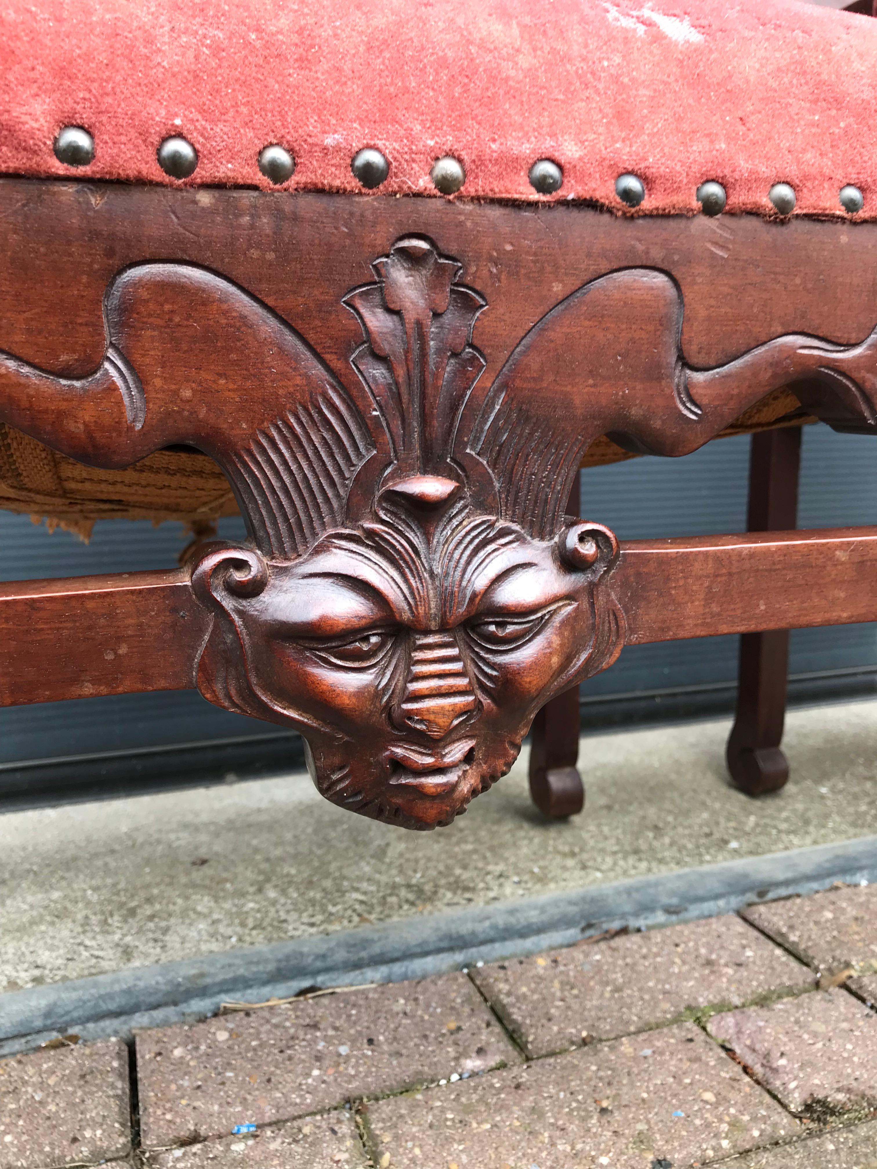 Unica ed elegante coppia di poltrone giapponesi con sculture di pesci e draghi. Sculture con braccioli a forma di pesce o drago in vendita 6