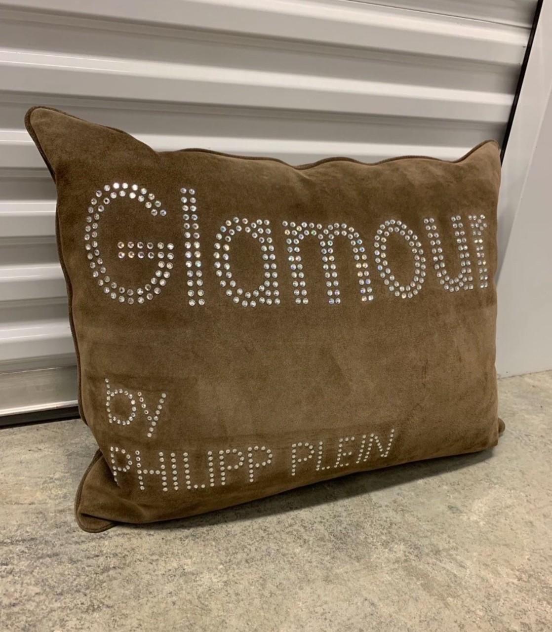 Cuscino decorativo unico in pelle scamosciata di grandi dimensioni Philipp Plein In condizioni buone in vendita a North Bay Village, FL