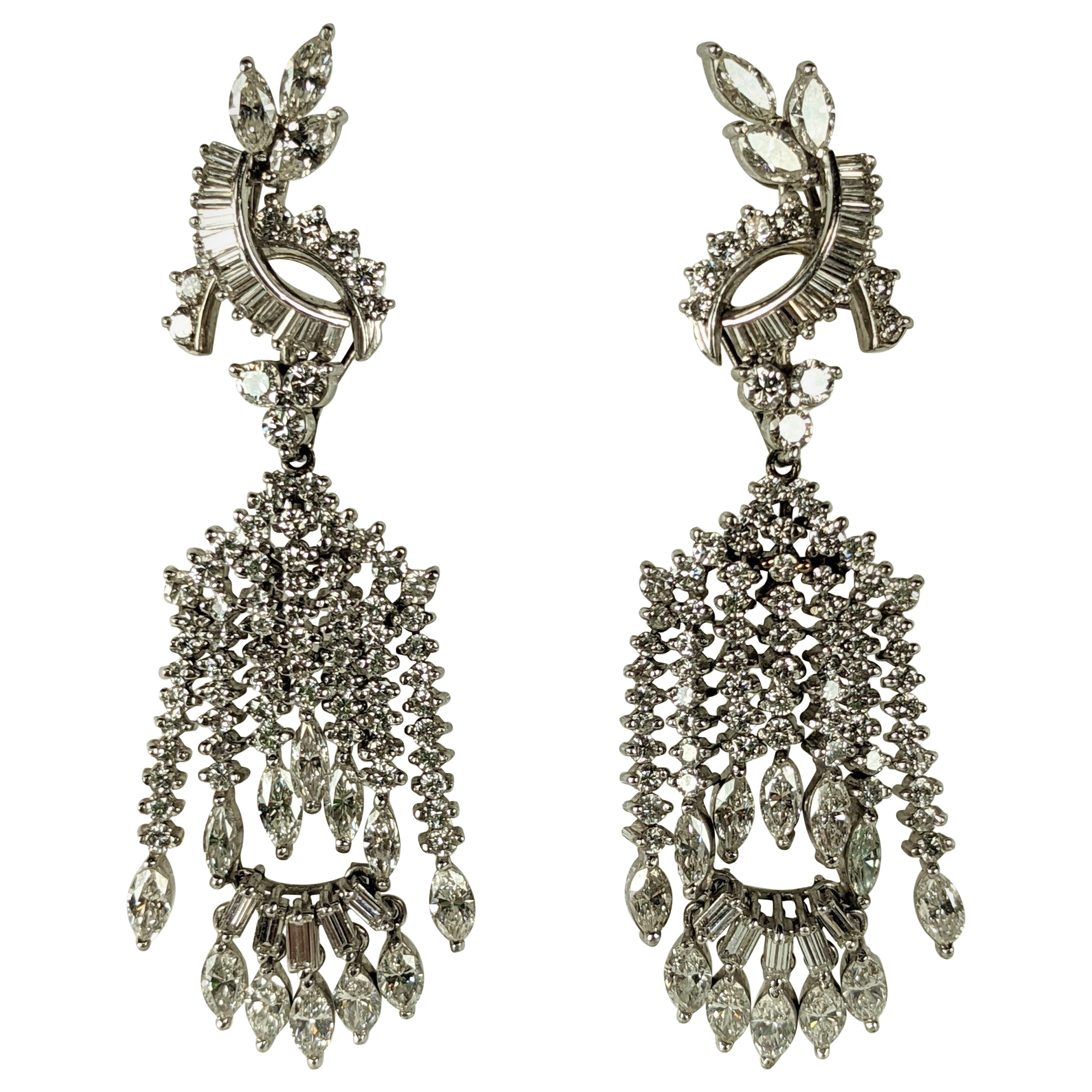 Einzigartige surrealistische Diamant-Ohrringe mit baumelndem Mann im Angebot