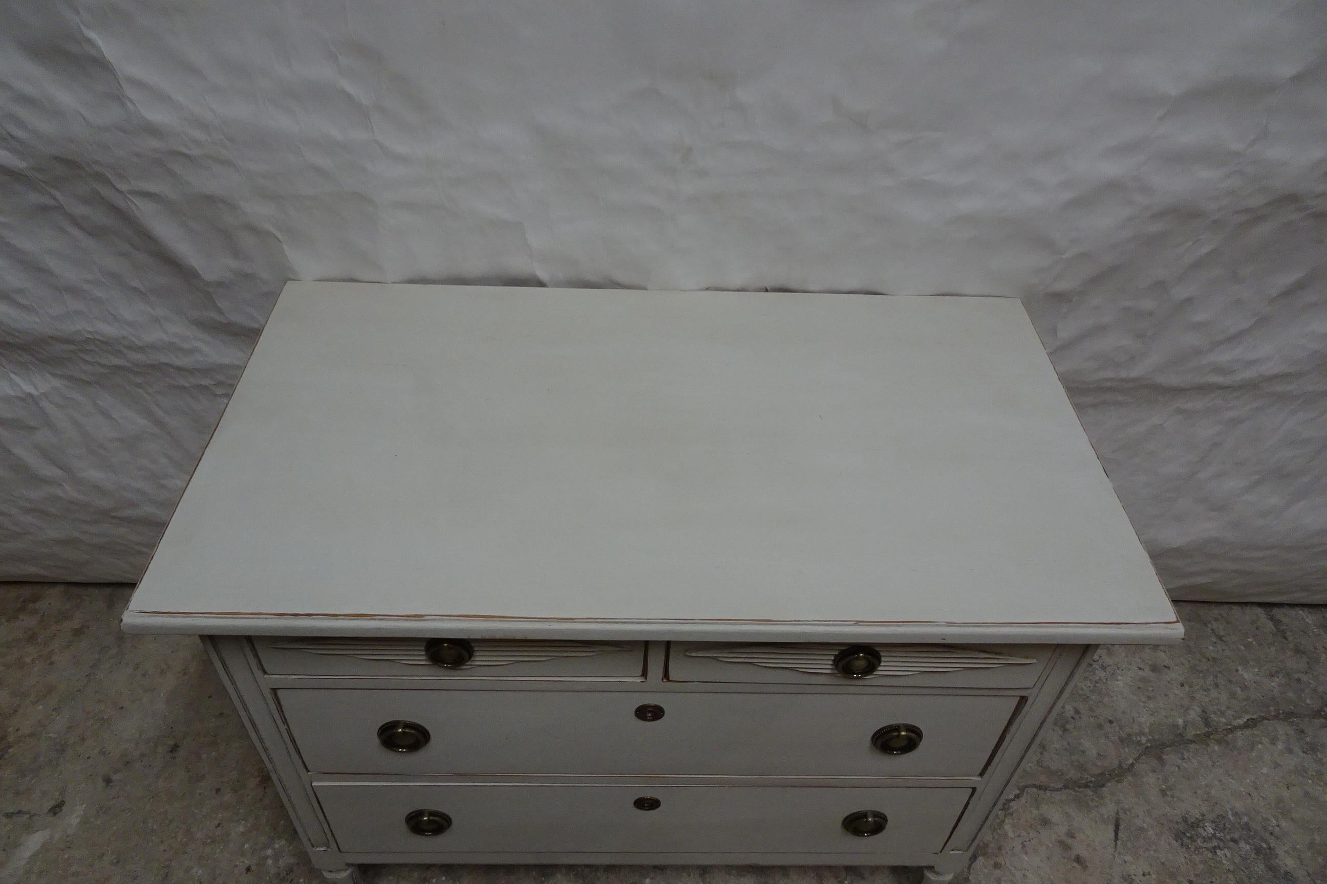 Unique Swedish Gustavian 3 Drawer Chest Of Drawers  In Good Condition For Sale In Hollywood, FL