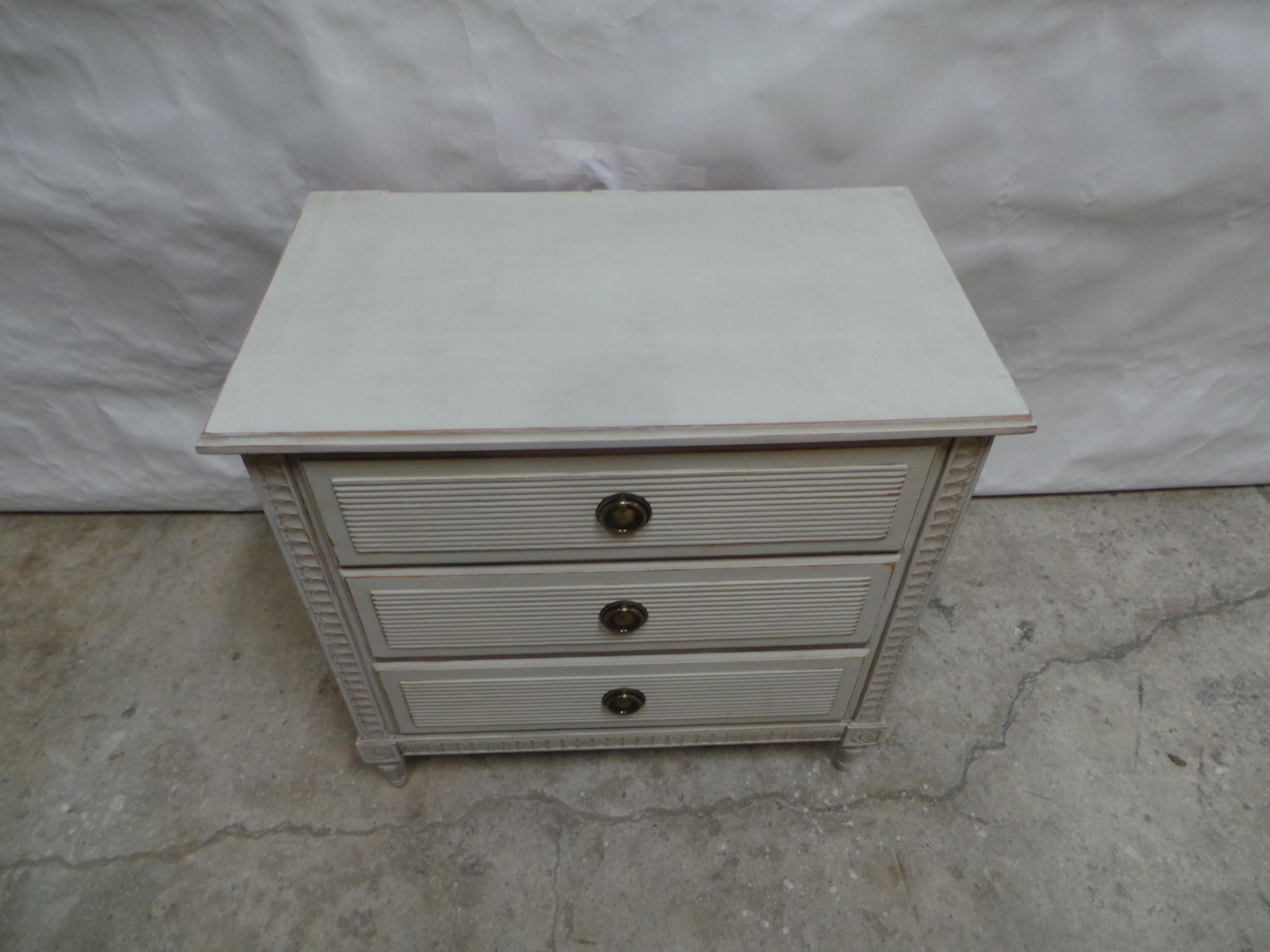 Unique Swedish Gustavian Style 3 Drawer Chest In Good Condition For Sale In Hollywood, FL