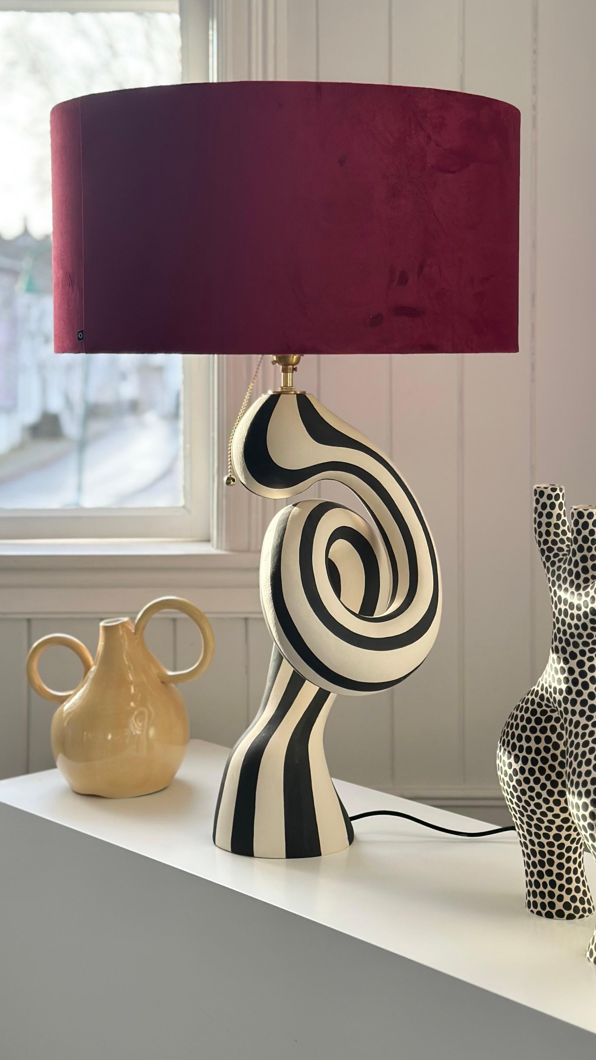 Céramique Lampe de table unique, fabriquée à la main par l'artiste céramiste Jossolini en vente