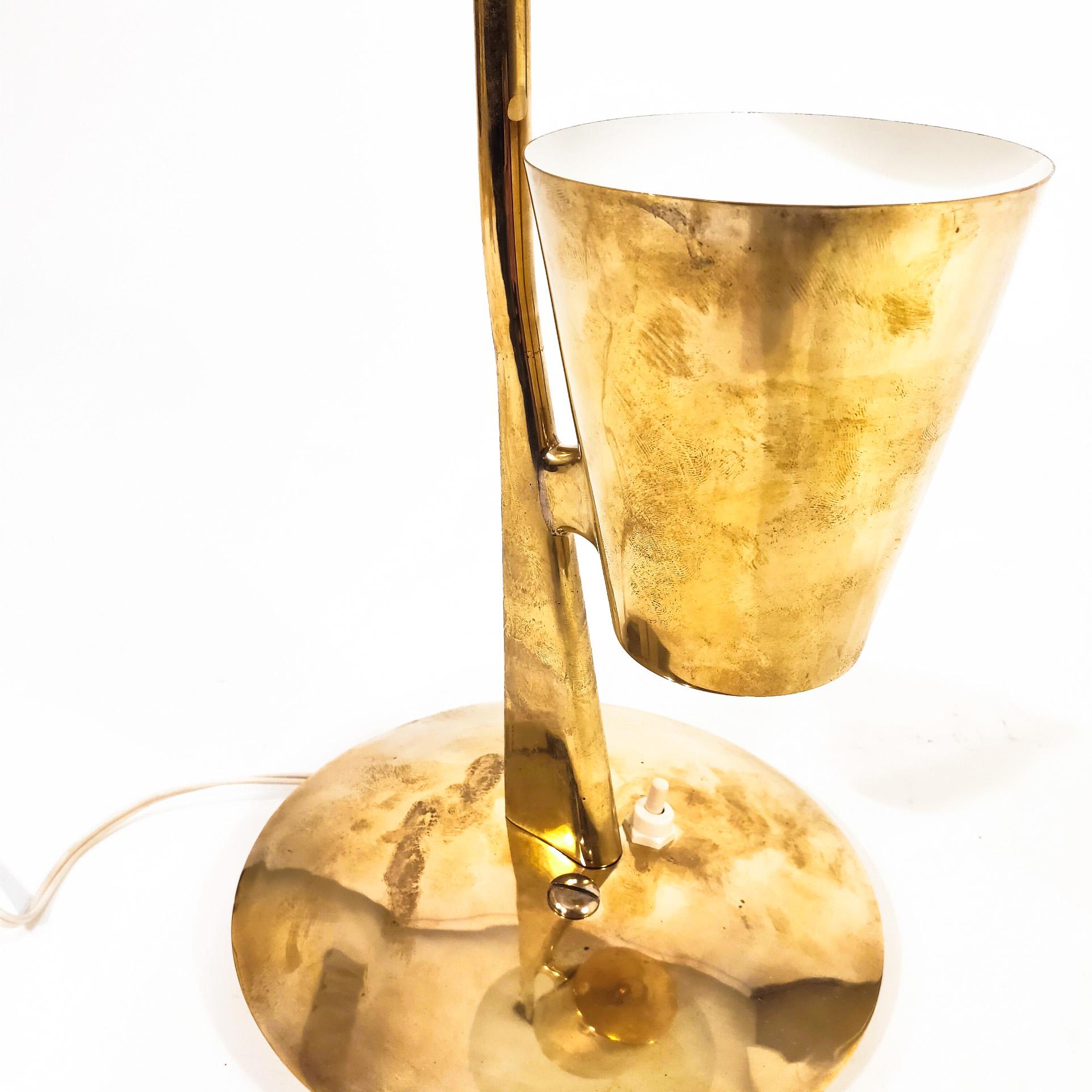 Spazzolato Lampada da tavolo unica nello stile di Oscar Torlasco, Italia, anni '50 in vendita
