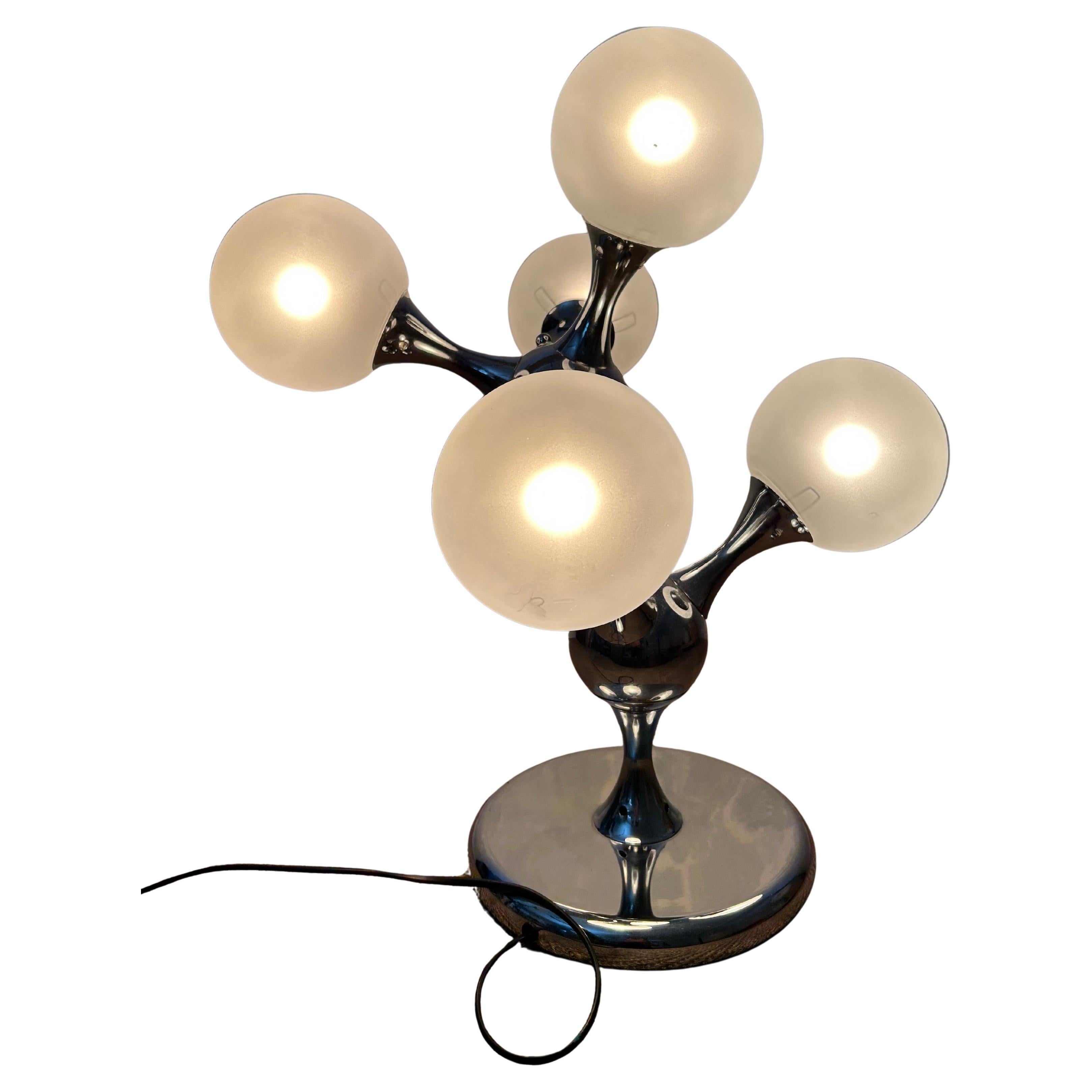 Lampe de table unique avec cadre chromé et globes en verre opaque, années 1970 en vente