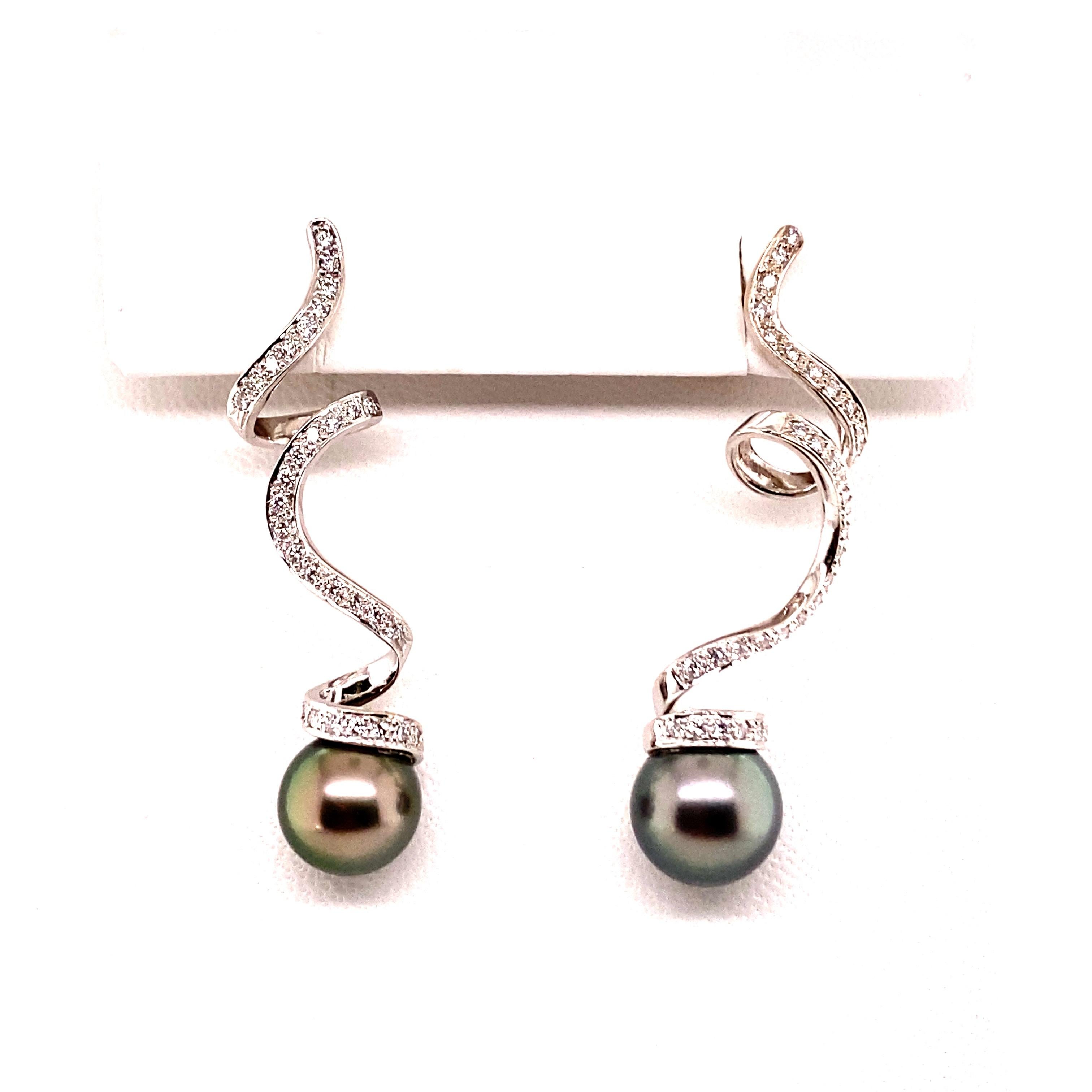 These playful earstuds in 18 karat white gold give the impression that the two round, beautiful tahitian pearls are attached to festively curly ribbons, set with 66 brilliant-cut diamonds of G/H colour and vs clarity, total weight approximately 0.50