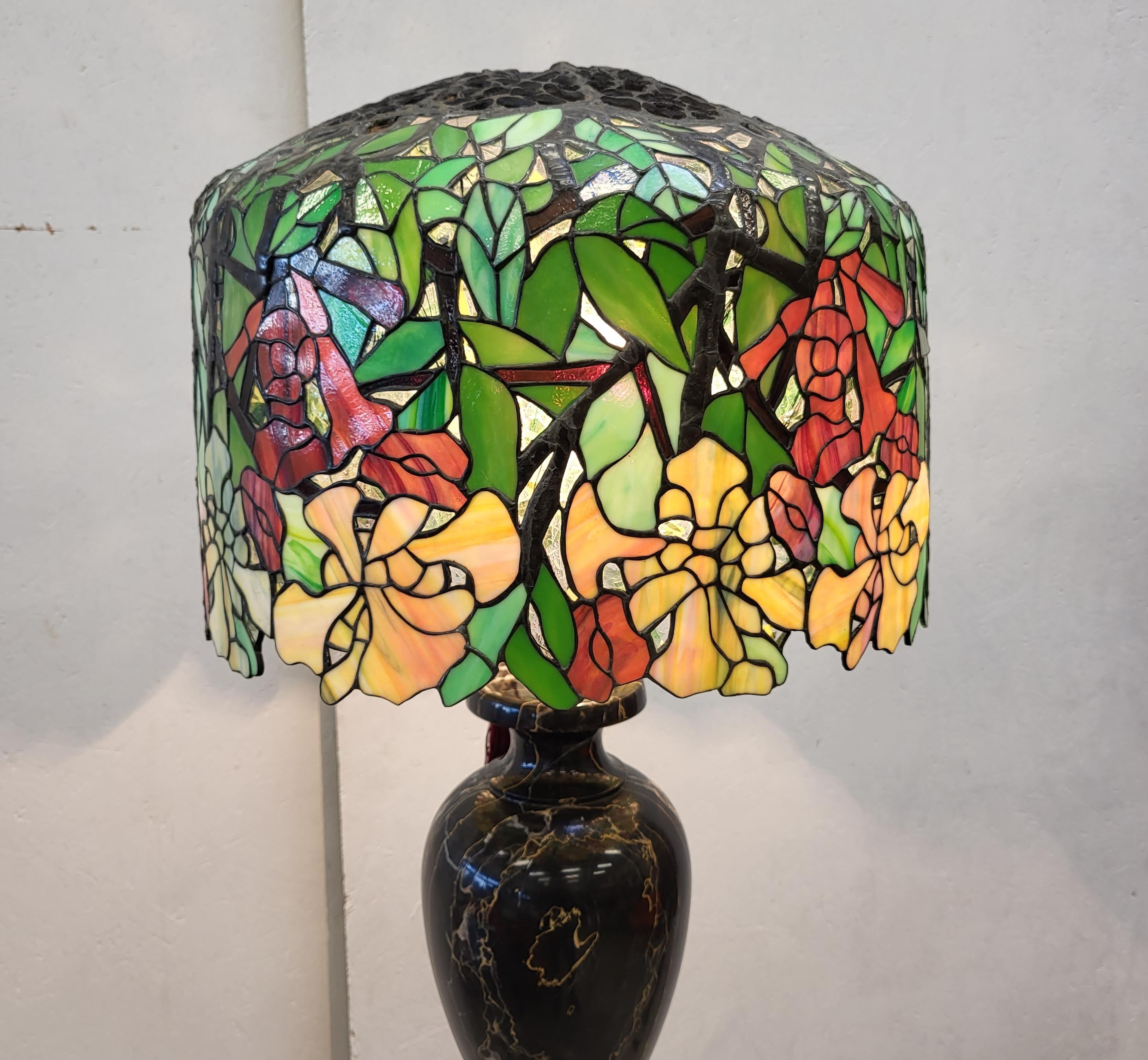 tiffany style wisteria table lamp