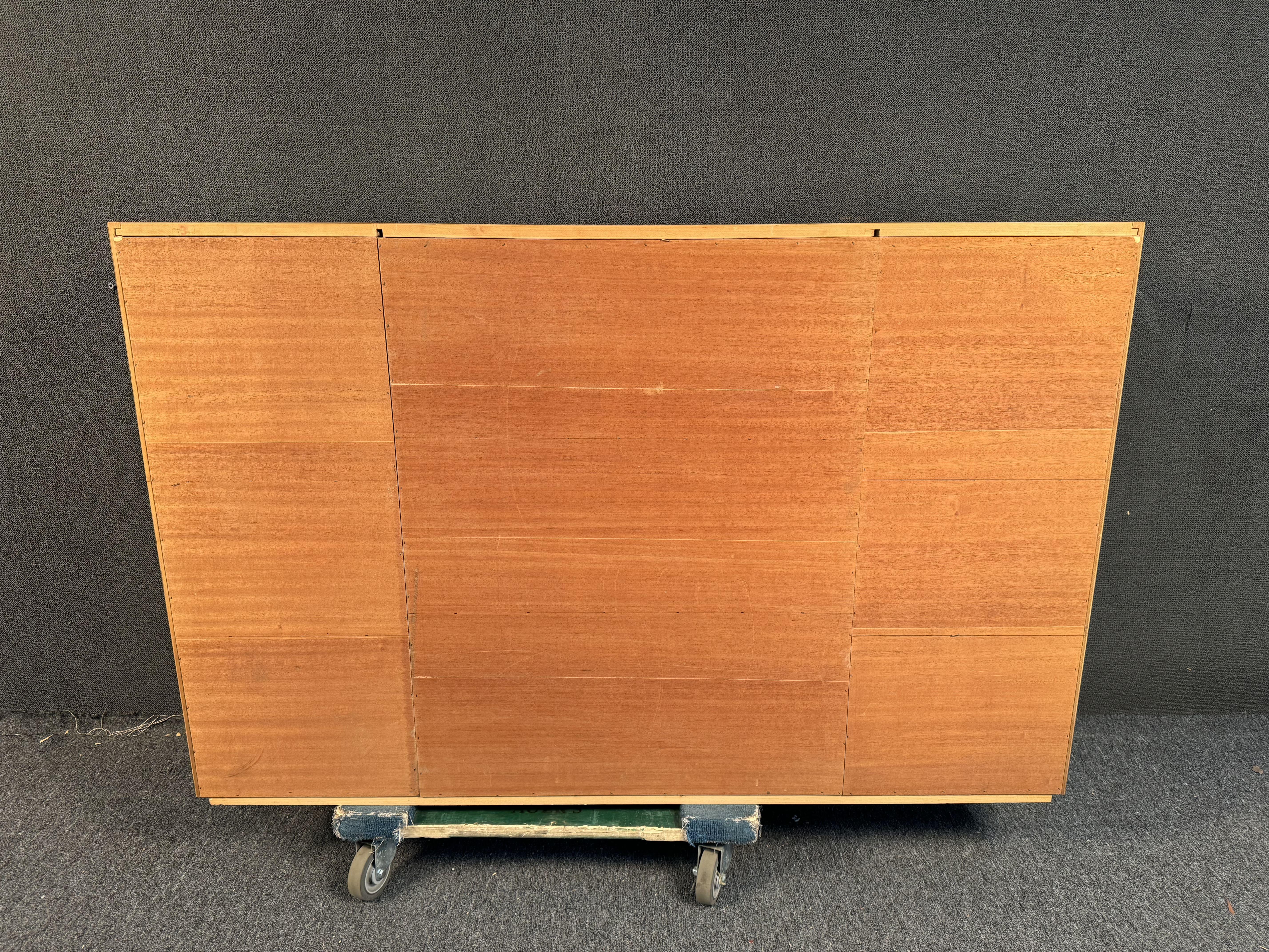 Young Manufacturing Mid-Century Walnut Sideboard and Hutch For Sale 8