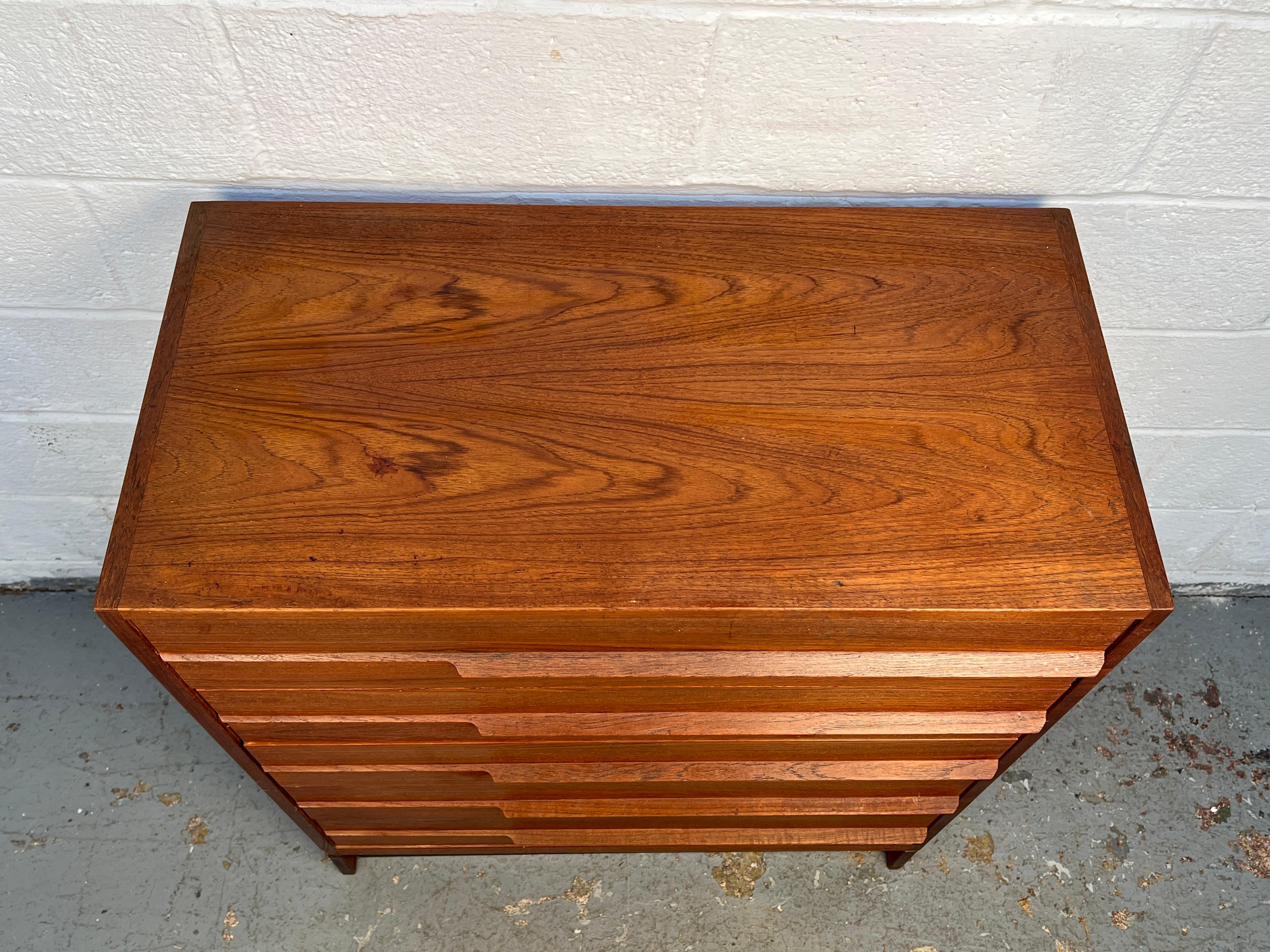 Teak Cassettone danese di metà secolo in teak, unico nel suo genere in vendita