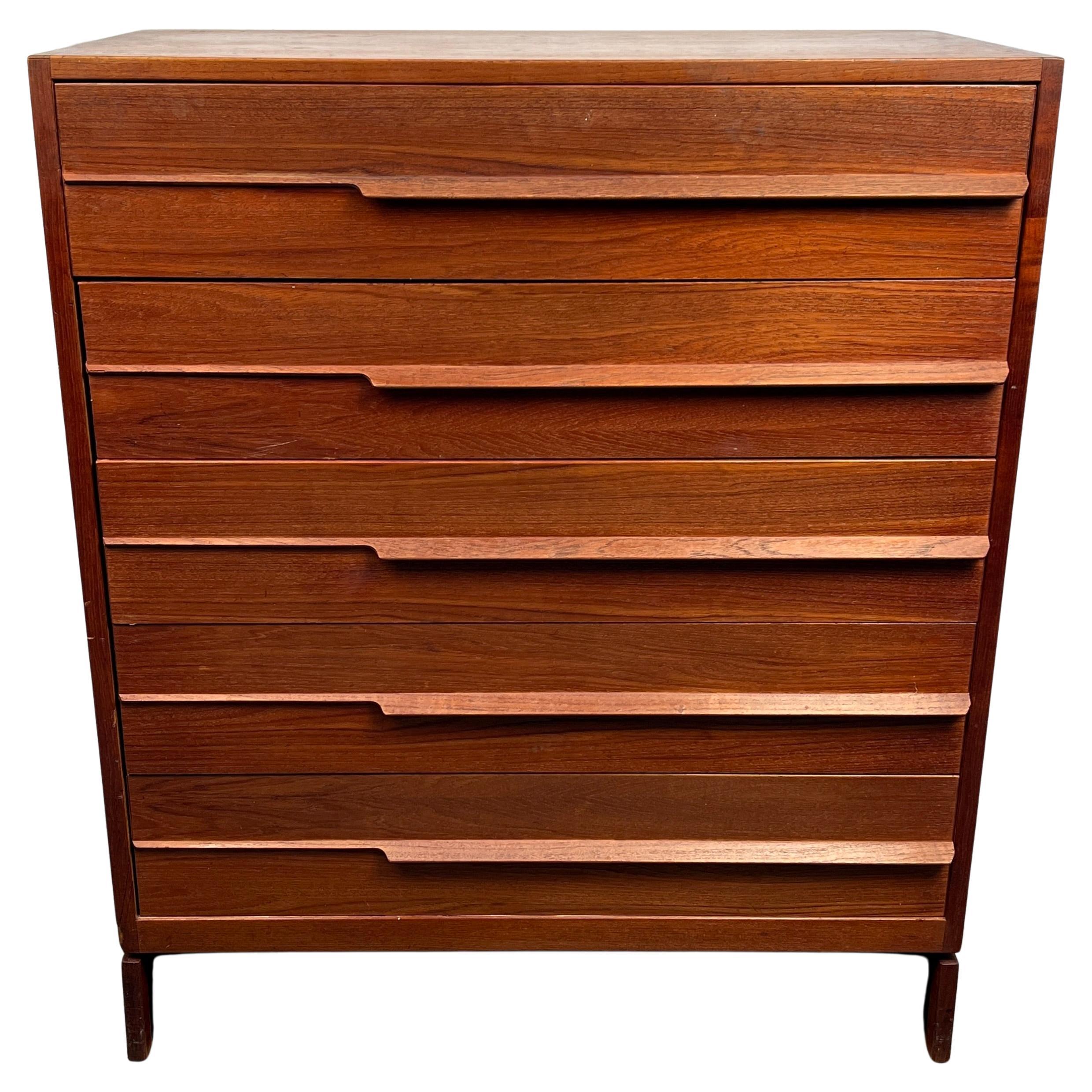 Cassettone danese di metà secolo in teak, unico nel suo genere