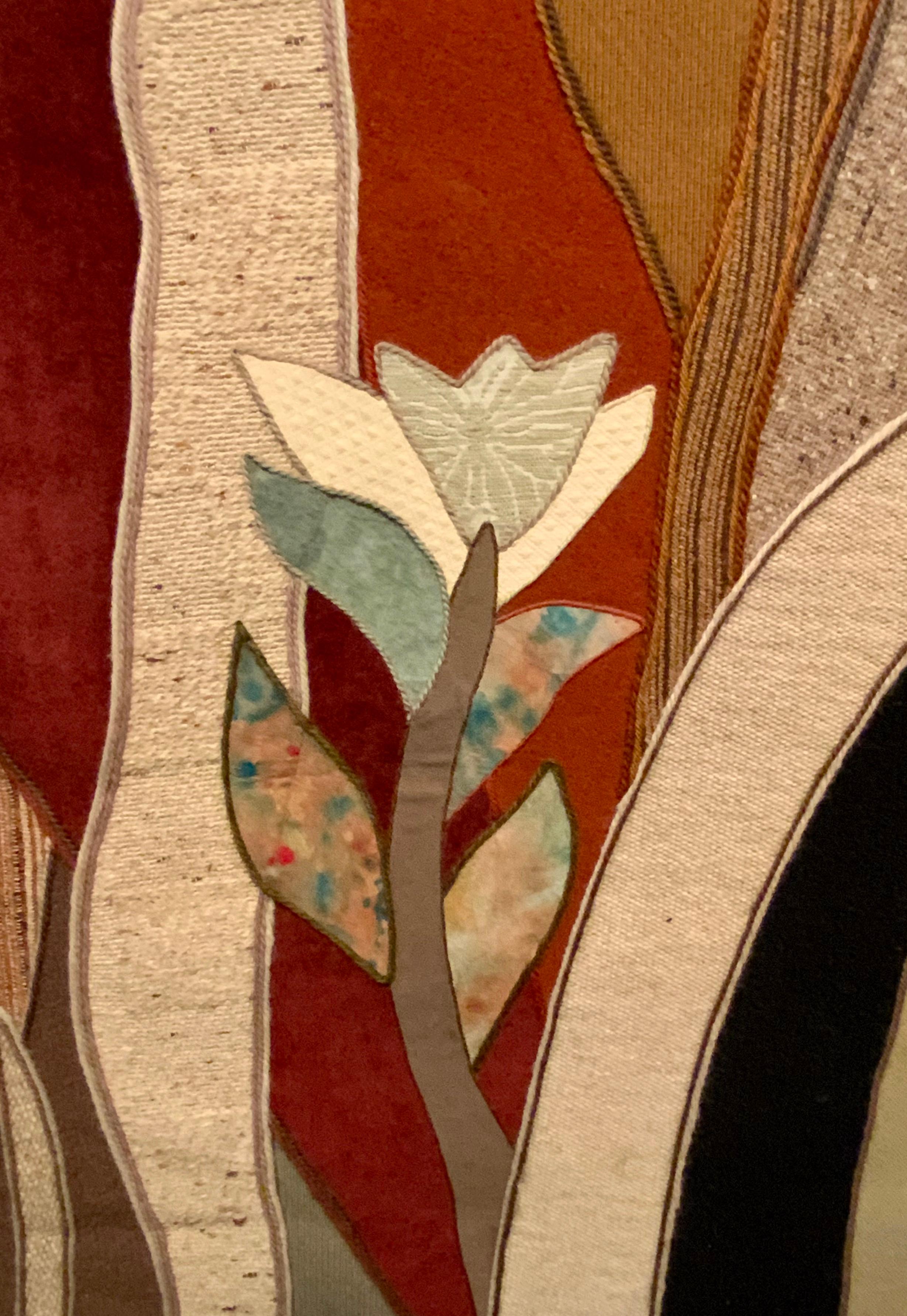 Einzigartiger, individueller Wandteppich, entworfen und  handgefertigt von der kalifornischen Meistertapisseriekünstlerin Helen Webber (Amerikanerin 1928-2019). Der Künstler verwendet eine Collagetechnik, bei der er eine Reihe von