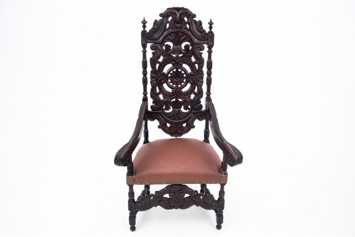 Unique throne, France, around 1890.

Very good condition. The seat can be replaced with fabric or leather.

Wood: oak

dimensions

height 142 cm, seat height 45 cm, width 70 cm, depth 70 cm.