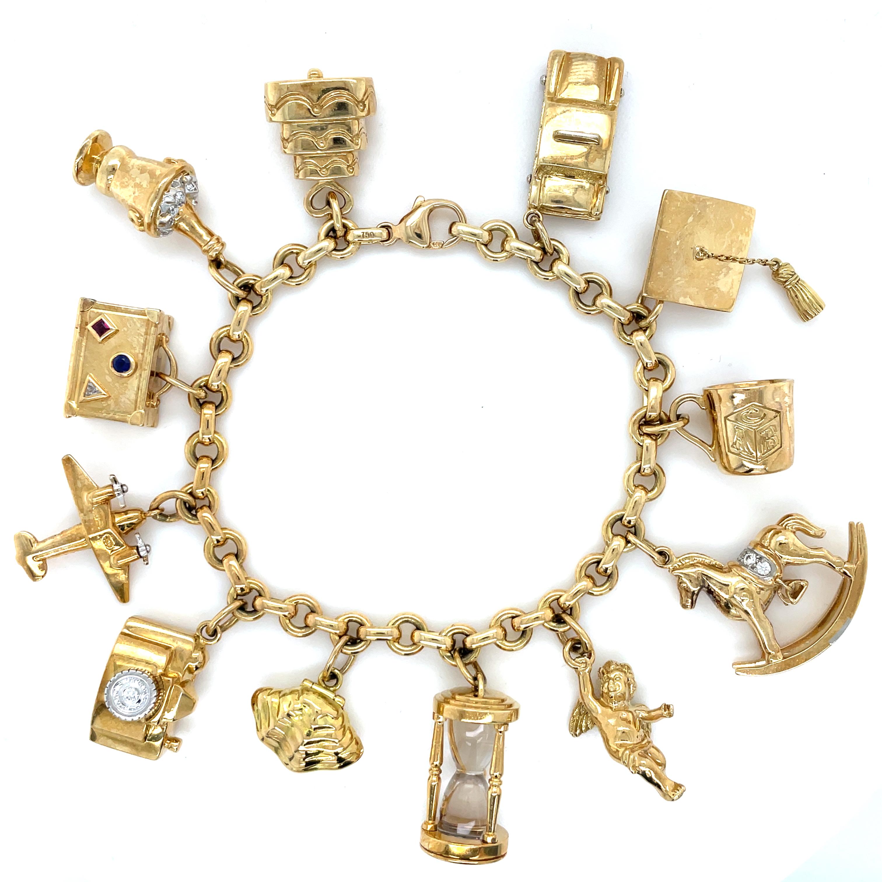 Einzigartiges Tiffany & Co. Charm-Armband aus 18 Karat Gelbgold im Zustand „Hervorragend“ in Chicago, IL