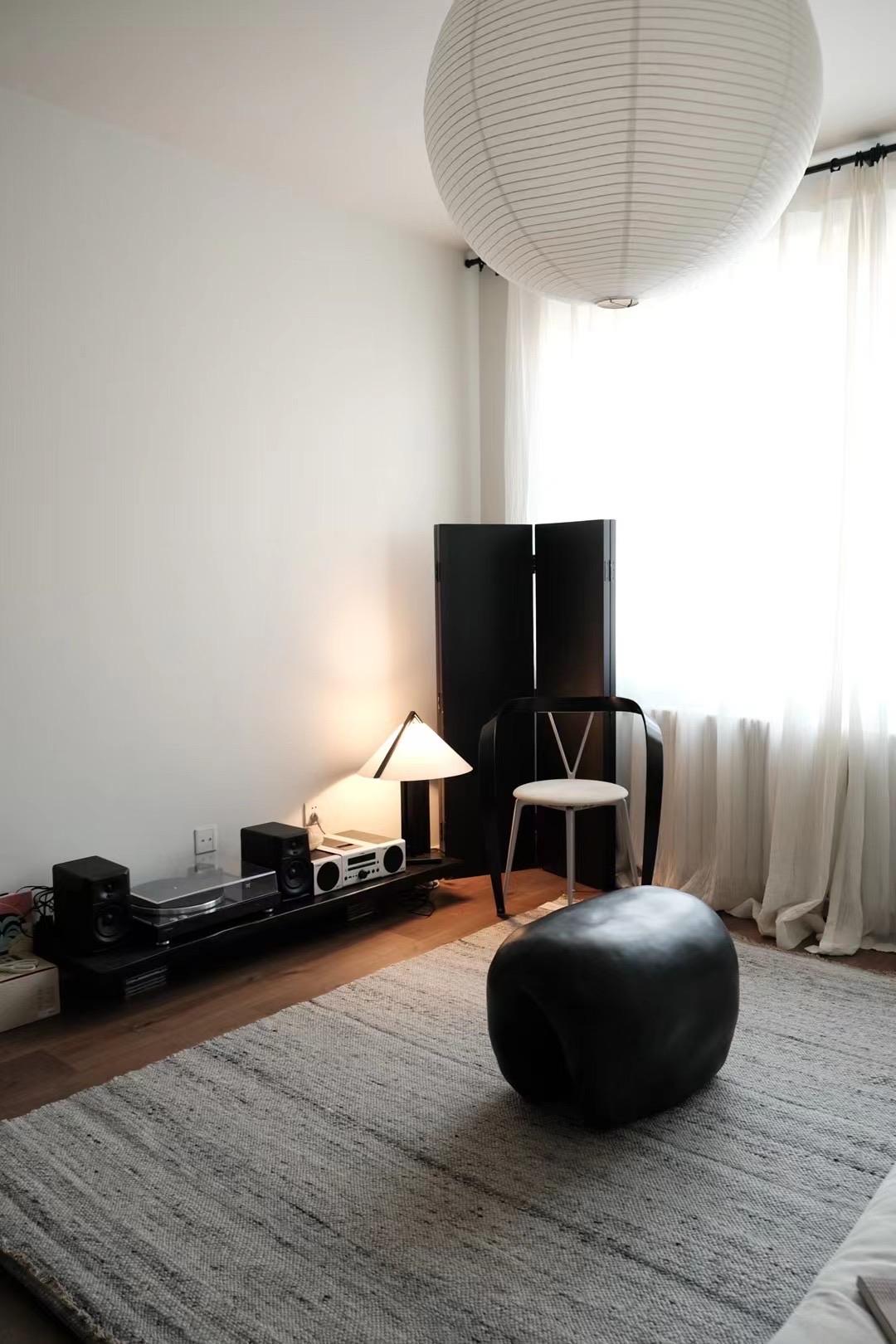 Tabouret unique en forme de dentelle, en fibre de verre noire simple par Kar en vente 2