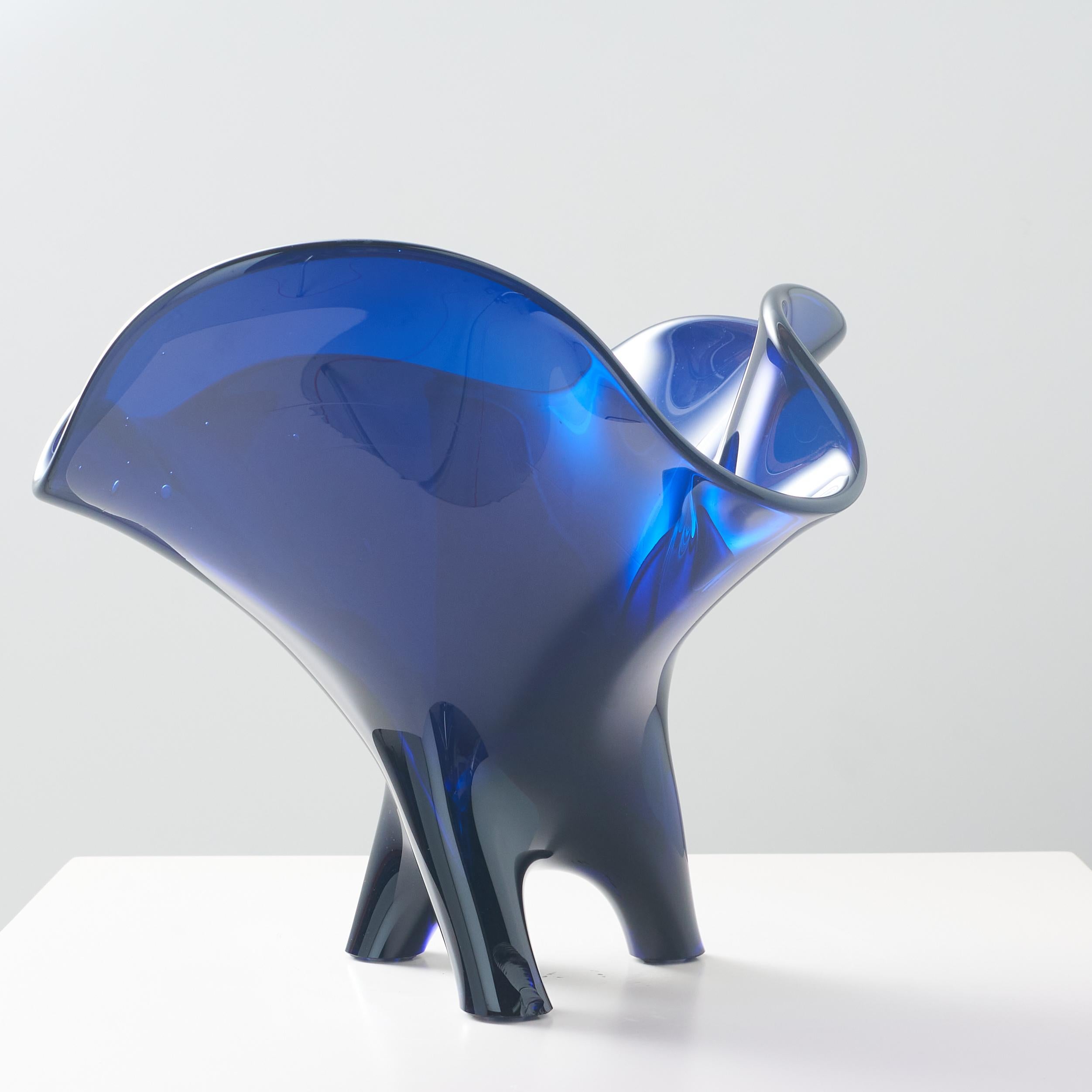 Unique Tornado blue glass bowl by Allan Scharff In Good Condition For Sale In San Francisco, CA