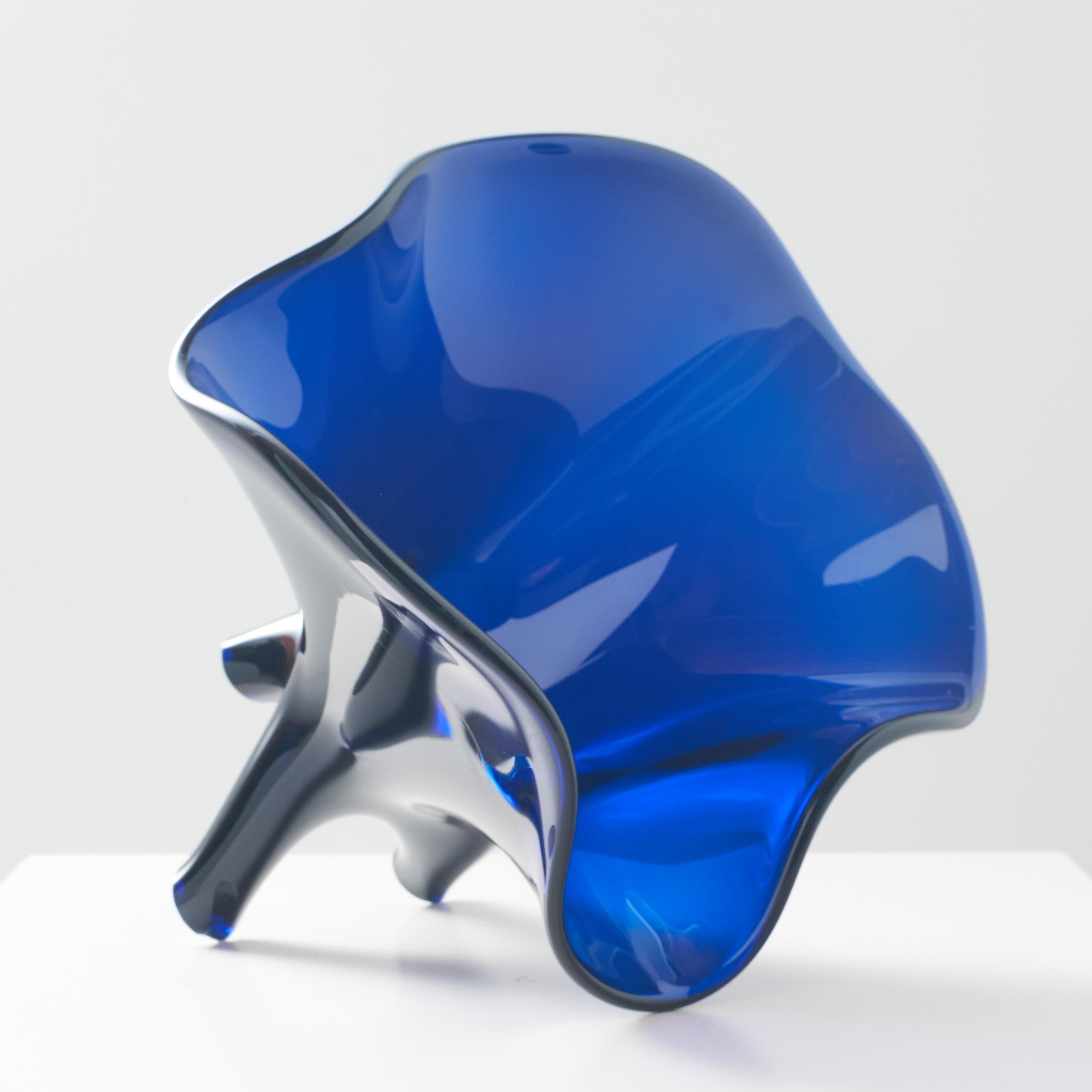 Unique Tornado blue glass bowl by Allan Scharff For Sale 1