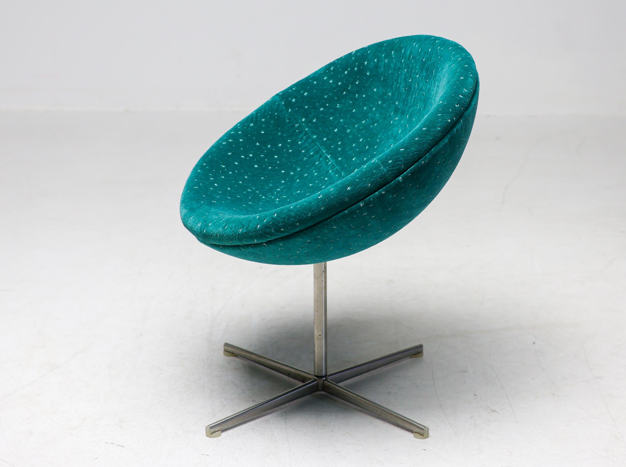 Unique Tramontana Jade and Ember Velvet Verner Panton C1 Chairs en vente 5