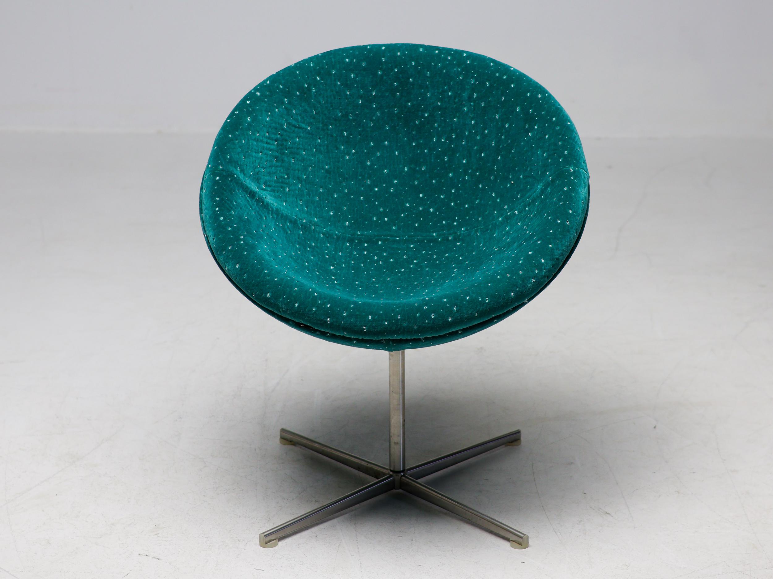 Verner Panton C1 armchairs reupholstered in exquisite velvet fabric; Tramontana Jade and Tramontana Ember.
We have another set of 6 chairs that are available for reupholstery in the same fabric.
These chairs are no longer in production by