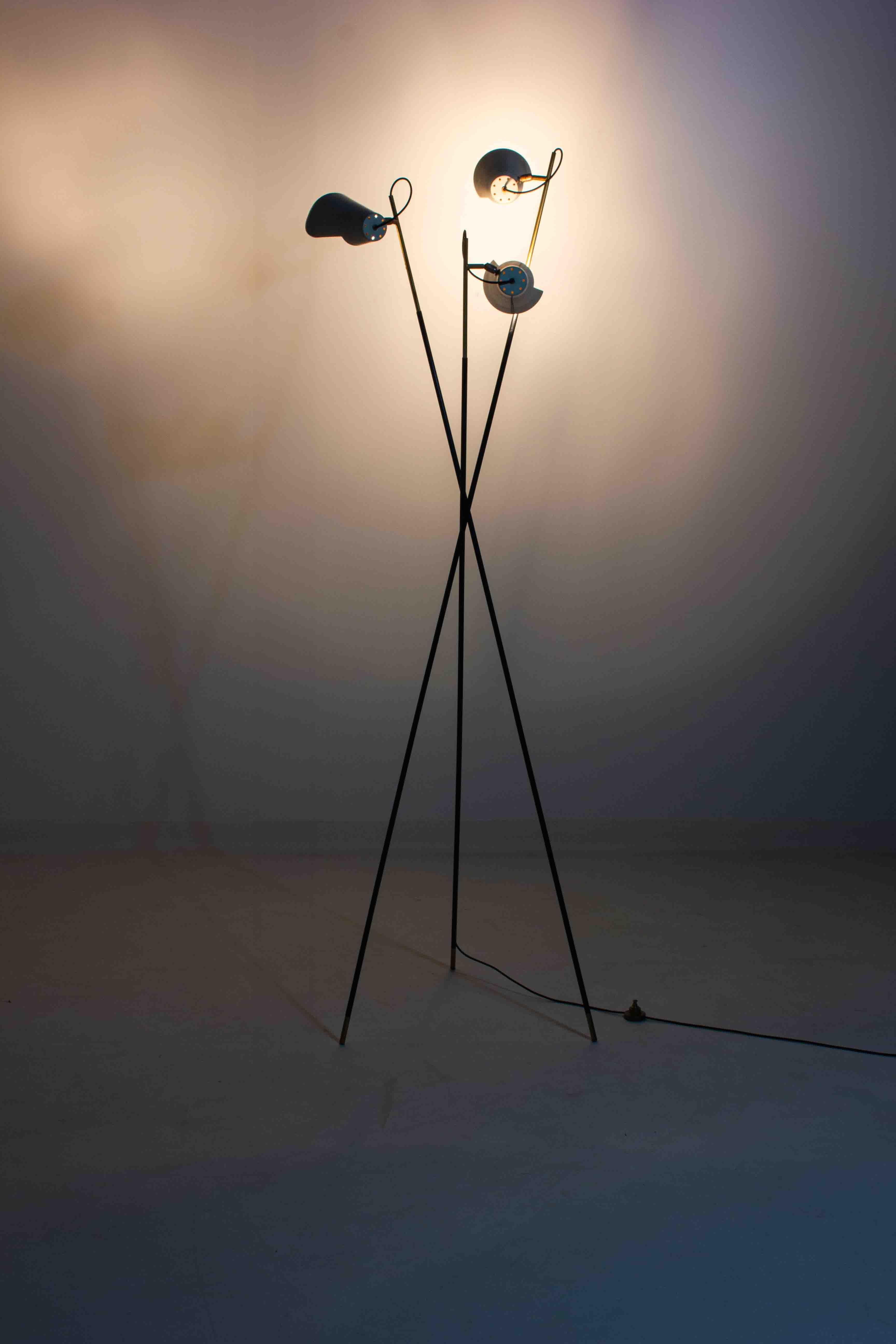 Unique tripod floor lamp by Stilnovo with white shades, Italy 1960s For Sale 4