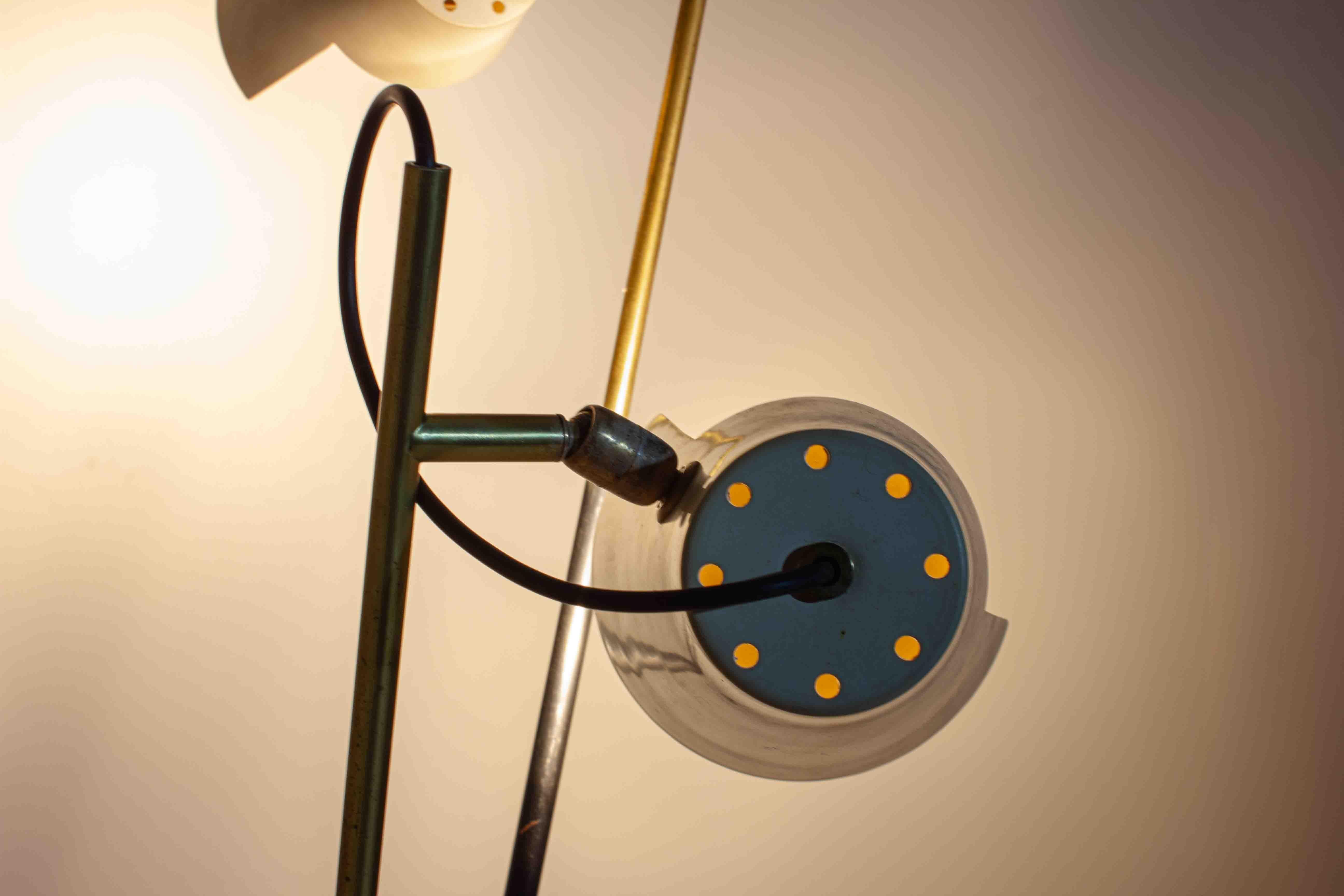 Unique tripod floor lamp by Stilnovo with white shades, Italy 1960s For Sale 1