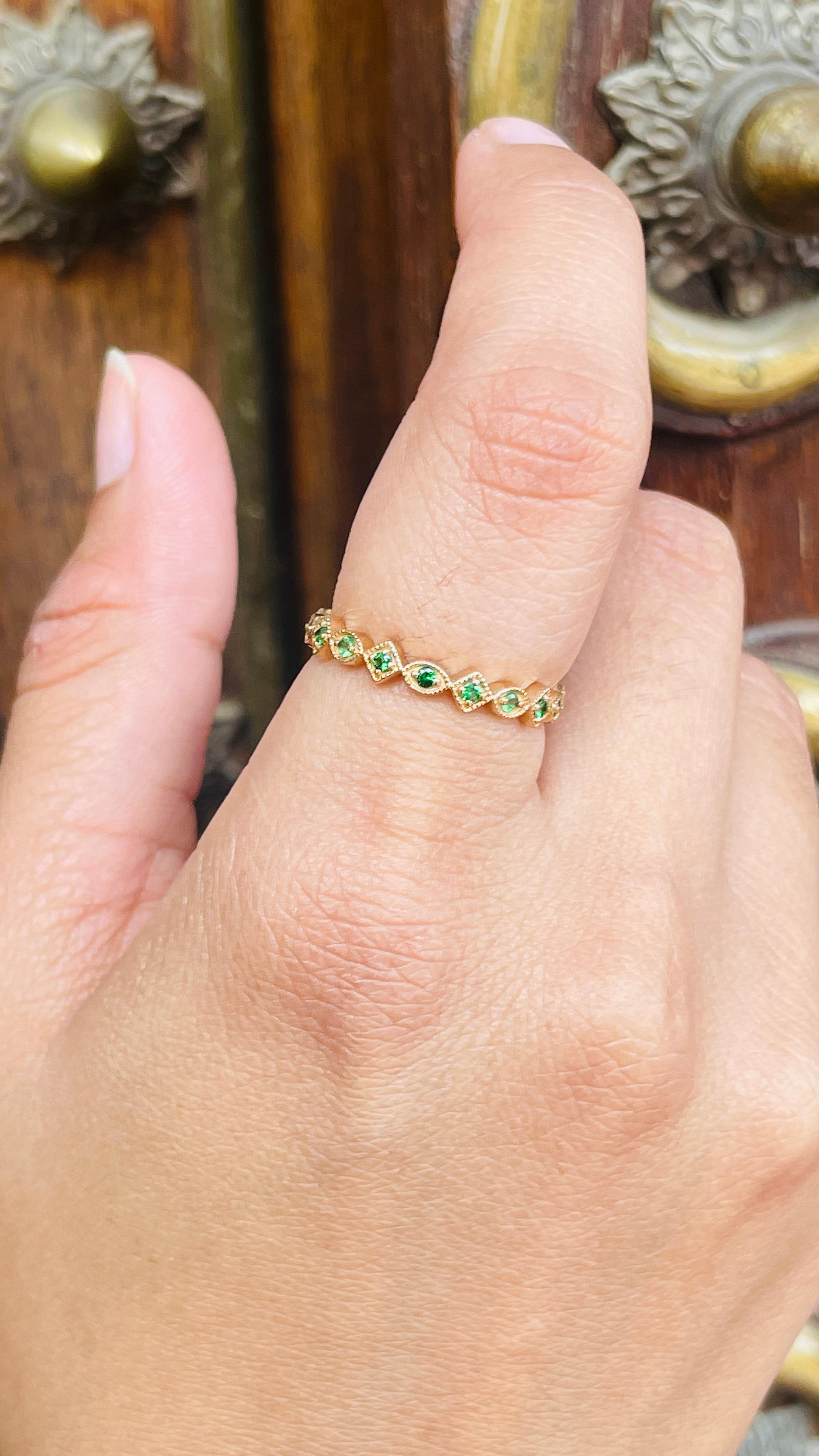 En vente :  Bague d'éternité empilable en or jaune massif 18 carats avec tsavorite unique 13