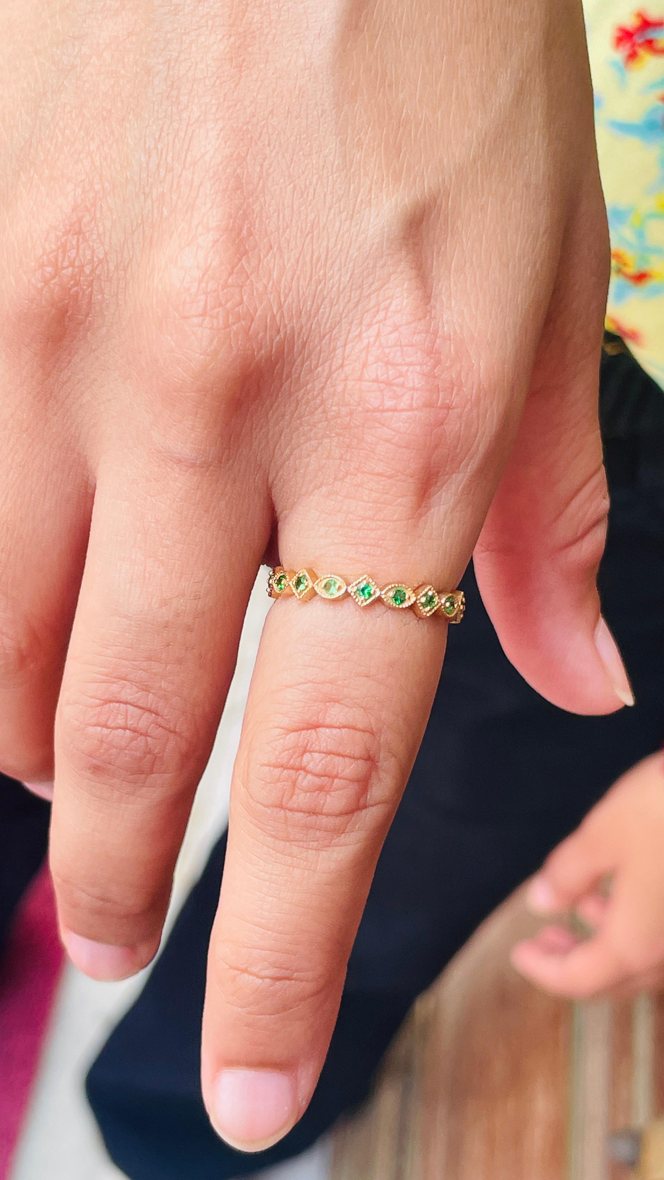 En vente :  Bague d'éternité empilable en or jaune massif 18 carats avec tsavorite unique 2