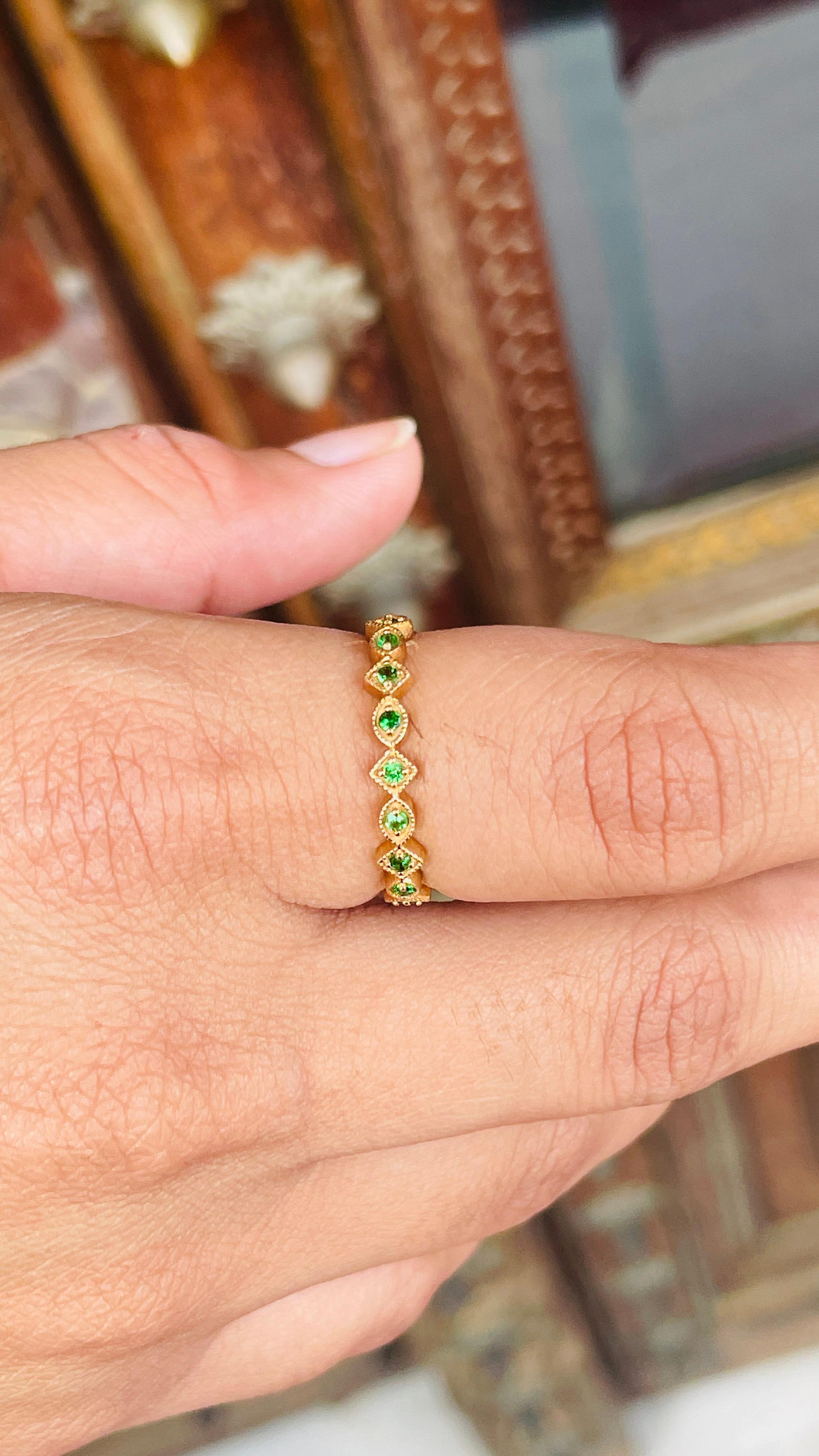 En vente :  Bague d'éternité empilable en or jaune massif 18 carats avec tsavorite unique 3