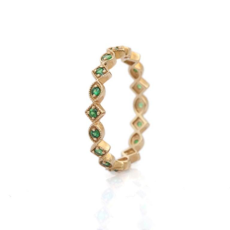 En vente :  Bague d'éternité empilable en or jaune massif 18 carats avec tsavorite unique 7