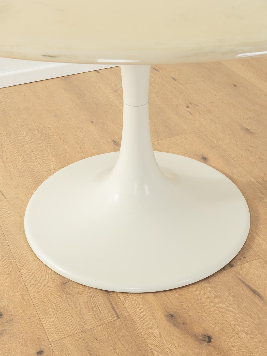 Unique Tulip dining table, Lübke 3
