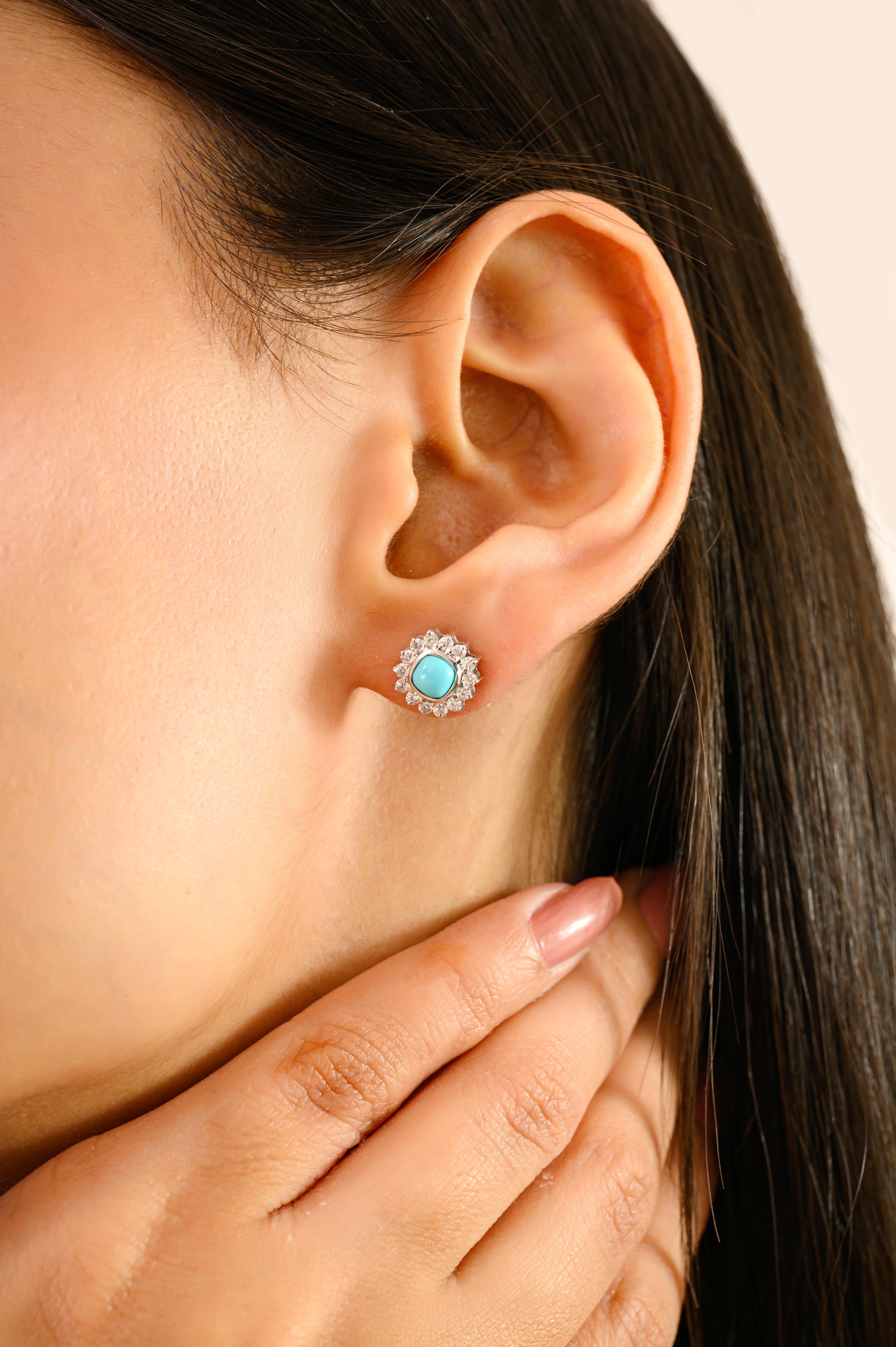 Taille coussin Boucles d'oreilles en argent avec cabochon de turquoise et zircon étincelant en forme de soleil en vente