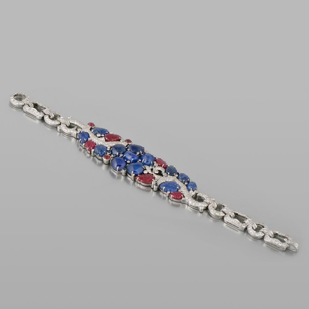 Art déco Bracelet unique Tutti Frutti avec diamants, saphirs et rubis en vente